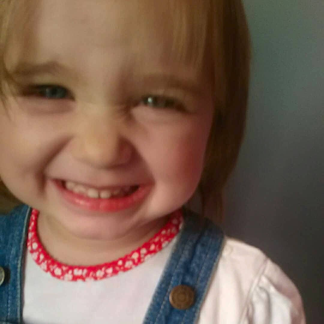 Ammla participe au concours pour gagner de l'argent avec cette photo : boy, cheek, child, chin, close_up, emotion, eye, eyebrow, face, facial_expression, forehead, girl, human_hair_color, joy, lip, mouth, nose, person, skin, smile