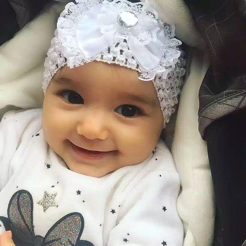 Ayles a rejoint le concours — aidez-le/la à gagner de superbes lots ! baby, bonnet, cap, cheek, child, clothing, face, fashion_accessory, forehead, hair_accessory, happy, head, headgear, headpiece, headwear, joy, lip, nose, person, product