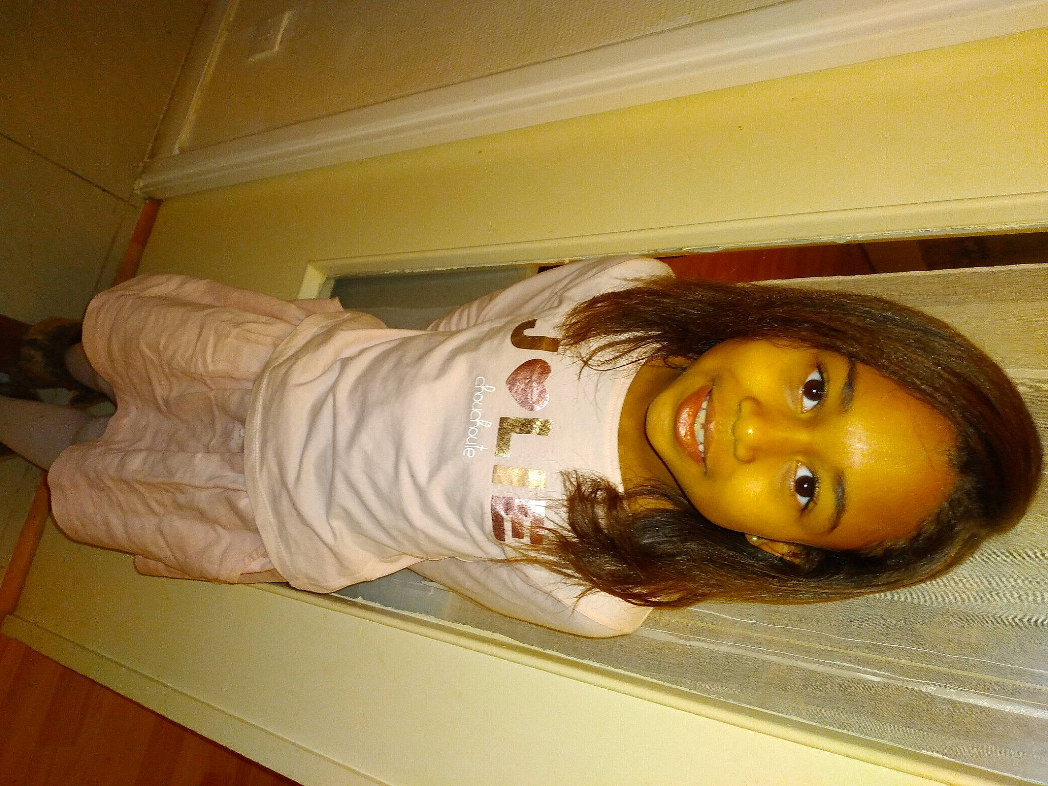 Aliyah participe au concours pour gagner de l'argent avec cette photo : comfort, eyelash, floor, flooring, fun, happy, hardwood, human_leg, jaw, joy, layered_hair, long_hair, neck, nose, person, selfie, smile, thigh, tints_and_shades, trunk