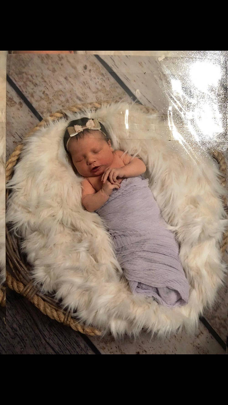 Avalee is registered to the contest to win money with this photo: fur, fur_clothing, natural_material, person, photography, textile