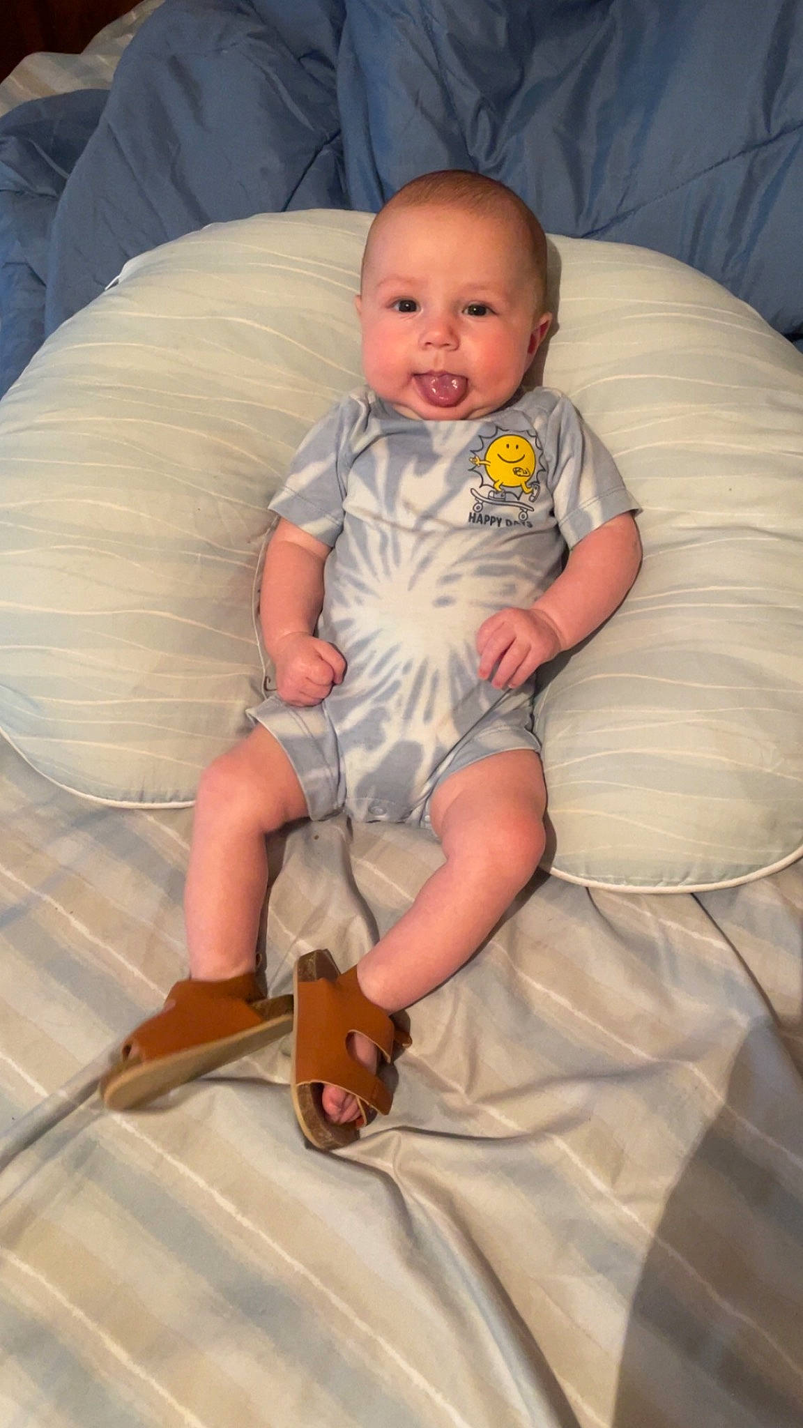 Navvy is registered to the contest to win money with this photo: baby, baby_products, baby_toddler_clothing, chair, cheek, child, comfort, head, human_body, human_leg, knee, lap, leg, mouth, person, pillow, sitting, skin, thigh, toddler