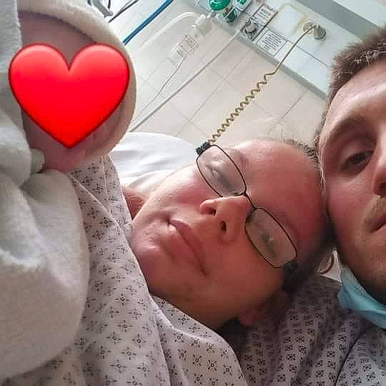 Tiago a rejoint le concours — aidez-le/la à gagner de superbes lots ! comfort, ear, eye, face, forehead, glasses, happy, head, jaw, leg, lip, mammal, mouth, muscle, neck, nose, organ, person, skin, vision_care