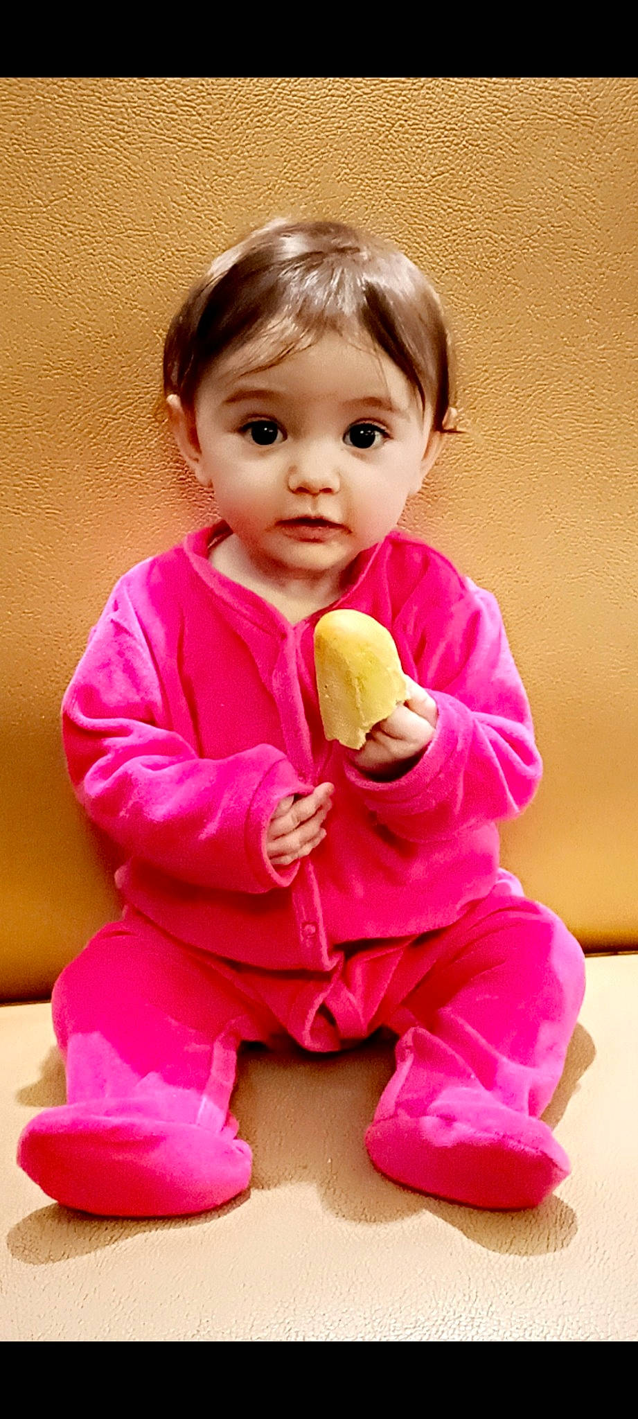 Andréa participe au concours pour gagner de l'argent avec cette photo : arm, baby, baby_playing_with_toys, baby_toddler_clothing, beauty, cheek, child, gesture, hand, happy, magenta, neck, person, pink, skin, sleeve, stuffed_toy, teddy_bear, thumb, toddler