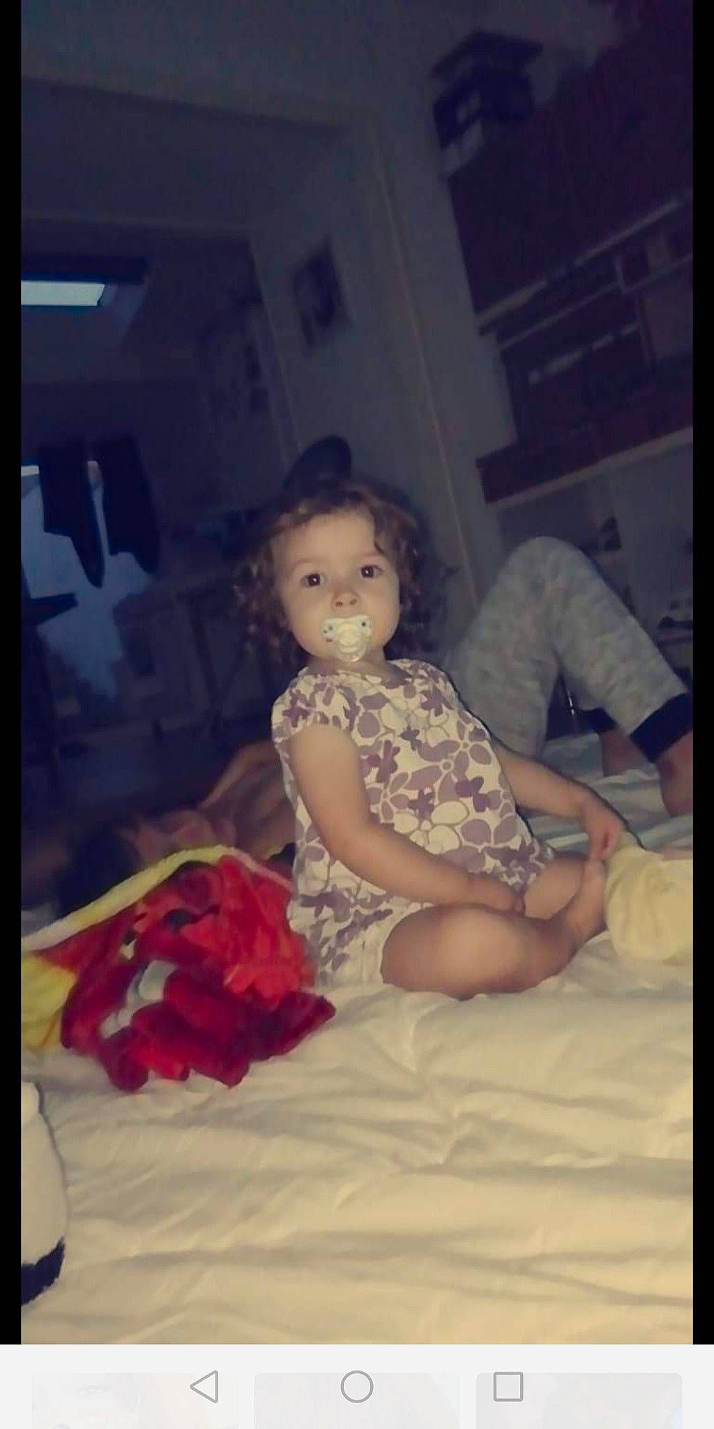 Lena participe au concours pour gagner de l'argent avec cette photo : baby, cheek, child, daughter, eye, face, fun, head, human, lady, long_hair, person, photograph, photography, sitting, smile, snapshot, square, toddler