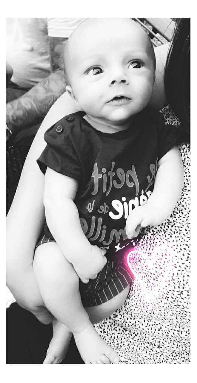 Erwann participe au concours pour gagner de l'argent avec cette photo : baby, baby_products, beauty, black, black_and_white, cheek, child, child_model, cool, eye, leg, lip, monochrome_photography, person, photograph, photography, product, skin, smile, snapshot