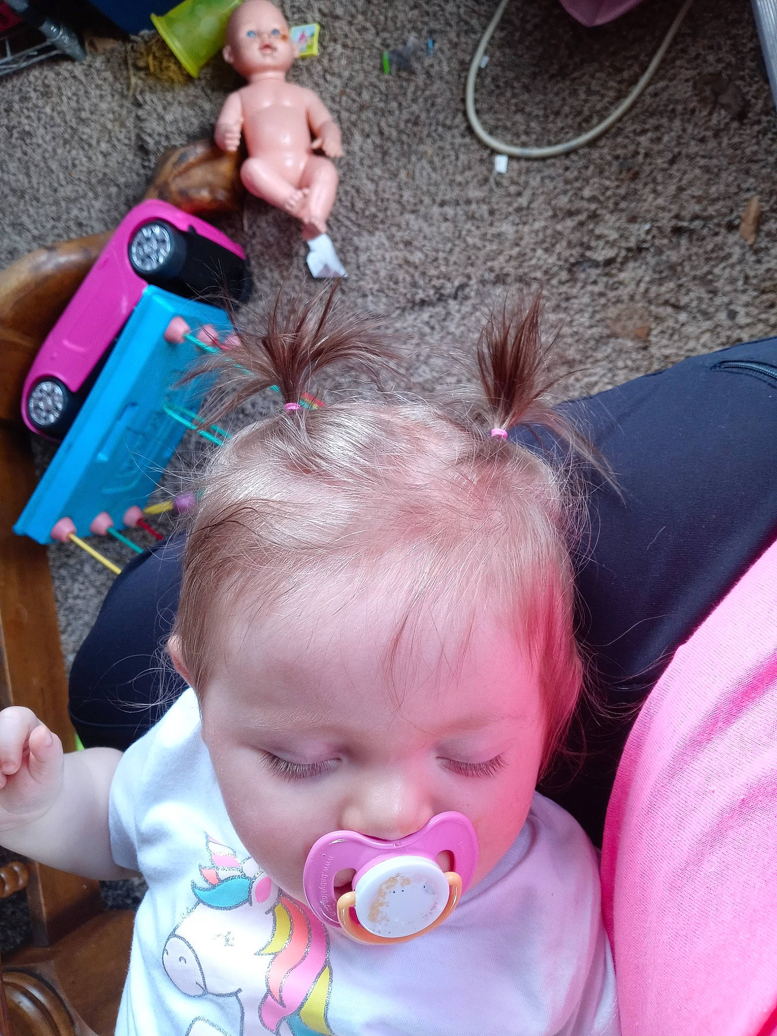 Phoebe is registered to the contest to win money with this photo: baby, baby_toddler_clothing, blue, cheek, ear, eyelash, finger, fun, hairstyle, happy, iris, mobile_phone, mouth, nose, people, person, pink, product, skin, summer