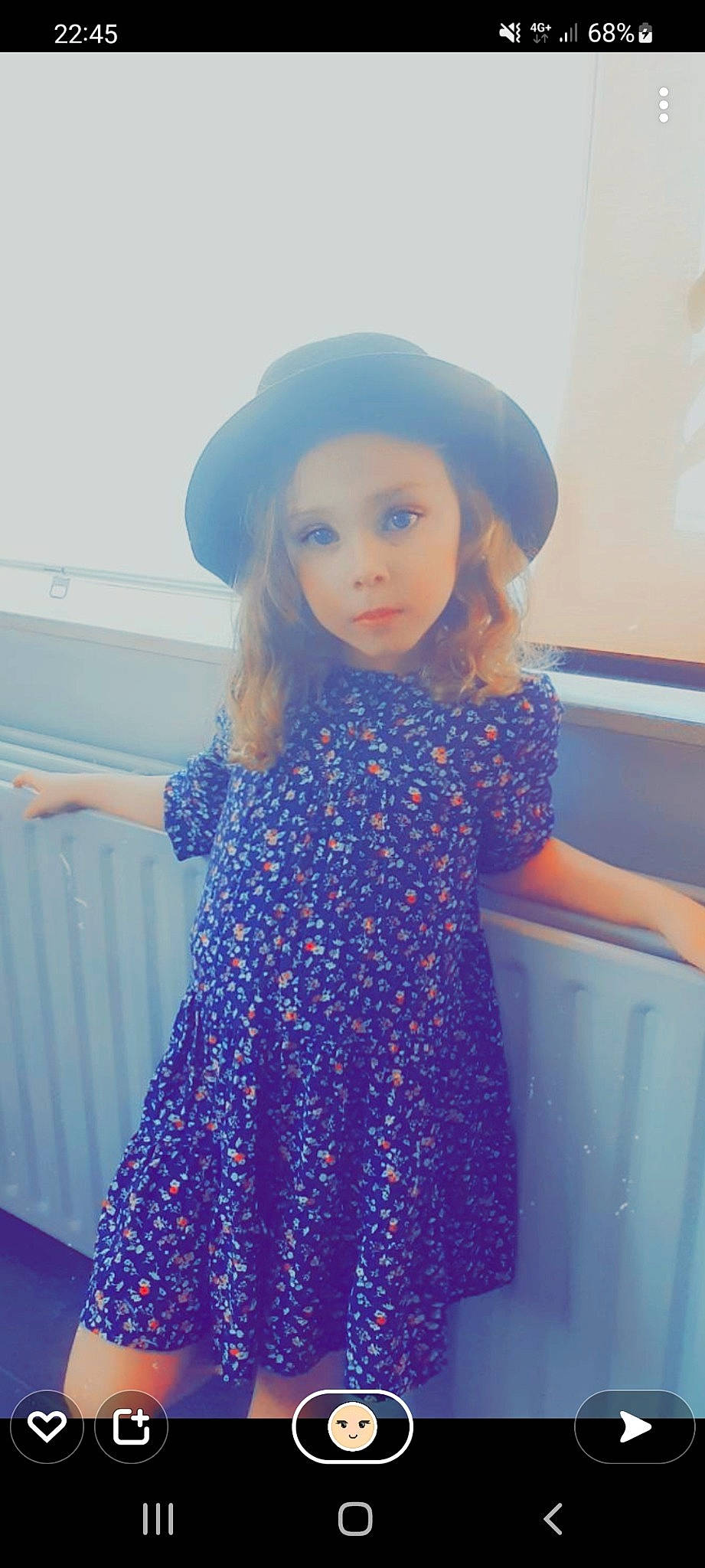 Jade a rejoint le concours — aidez-le/la à gagner de superbes lots ! clothing, cool, day_dress, fashion, fashion_design, hair, hairstyle, happy, human_body, joint, long_hair, neck, one_piece_garment, person, pink, shoulder, skin, sleeve, standing, street_fashion