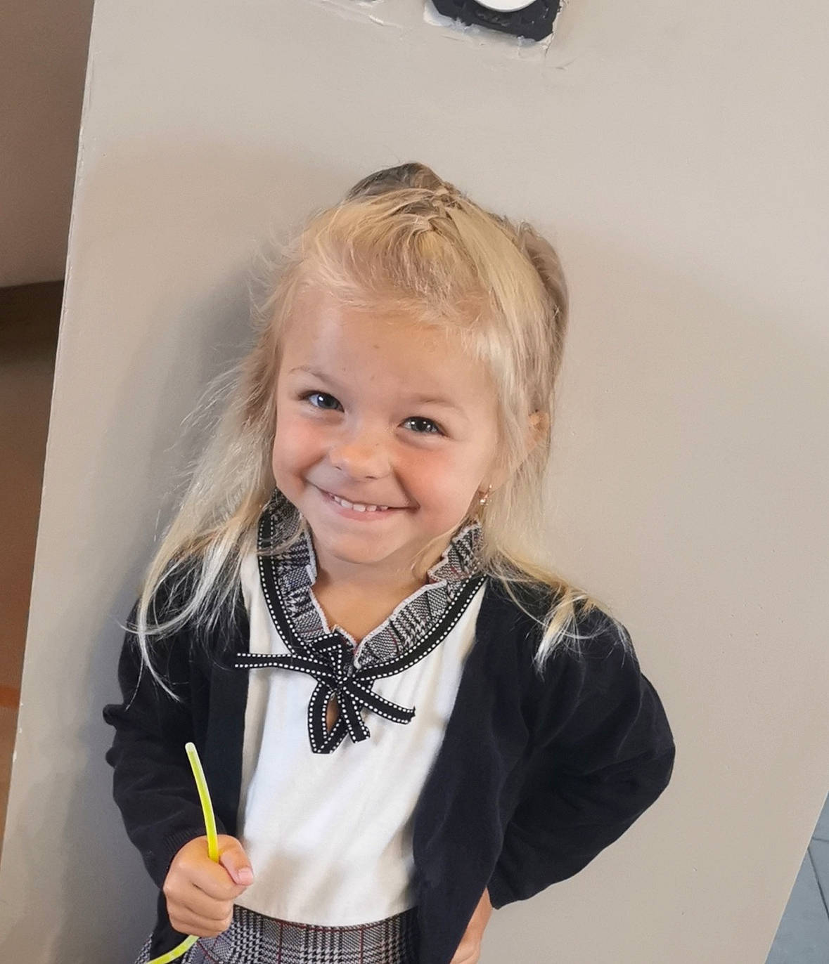 Sasha participe au concours pour gagner de l'argent avec cette photo : baby_toddler_clothing, blond, cheek, child, event, eyebrow, eyelash, fashion_accessory, fashion_design, formal_wear, happy, iris, jewellery, joy, pattern, person, picture_frame, sleeve, smile, t_shirt