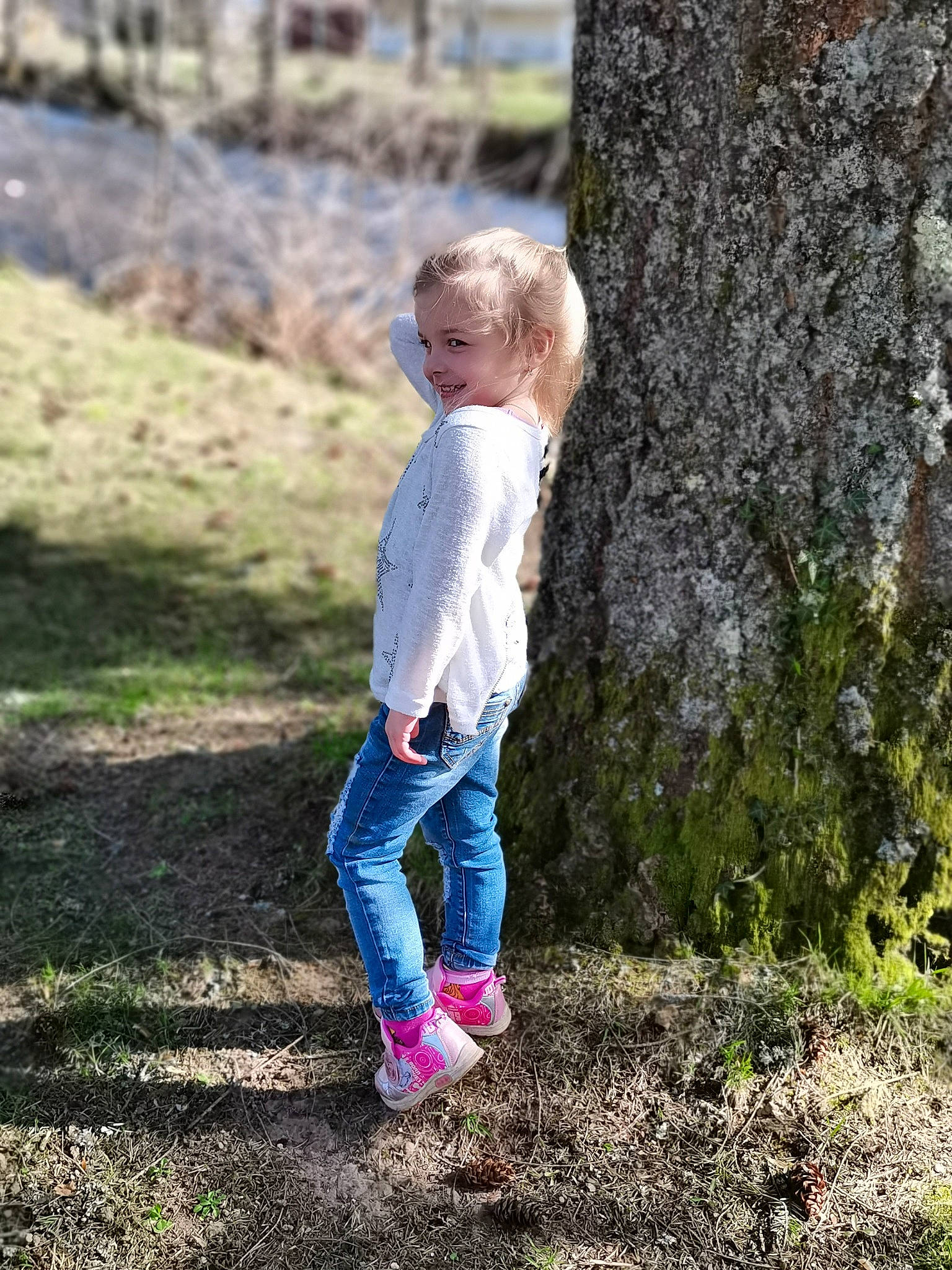 Sasha participe au concours pour gagner de l'argent avec cette photo : branch, denim, electric_blue, forest, gesture, grass, grass_family, happy, jeans, joy, leaf, leisure, natural_landscape, people_in_nature, person, plant, recreation, toddler, tree, trunk