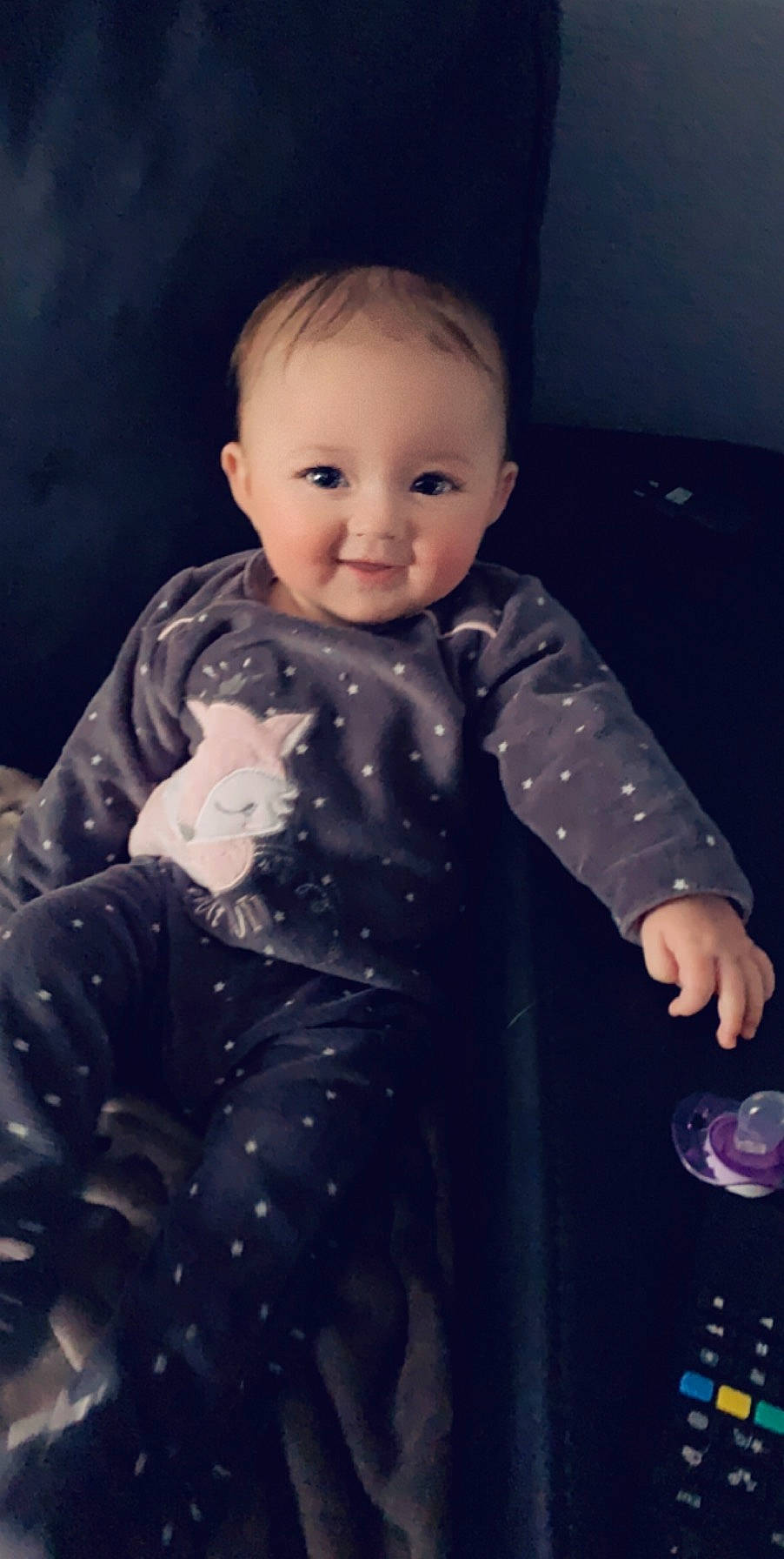 Kaissy a rejoint le concours — aidez-le/la à gagner de superbes lots ! baby, cheek, child, eye, face, forehead, head, iris, joy, nose, person, play, sitting, skin, sleeve, smile, standing, toddler