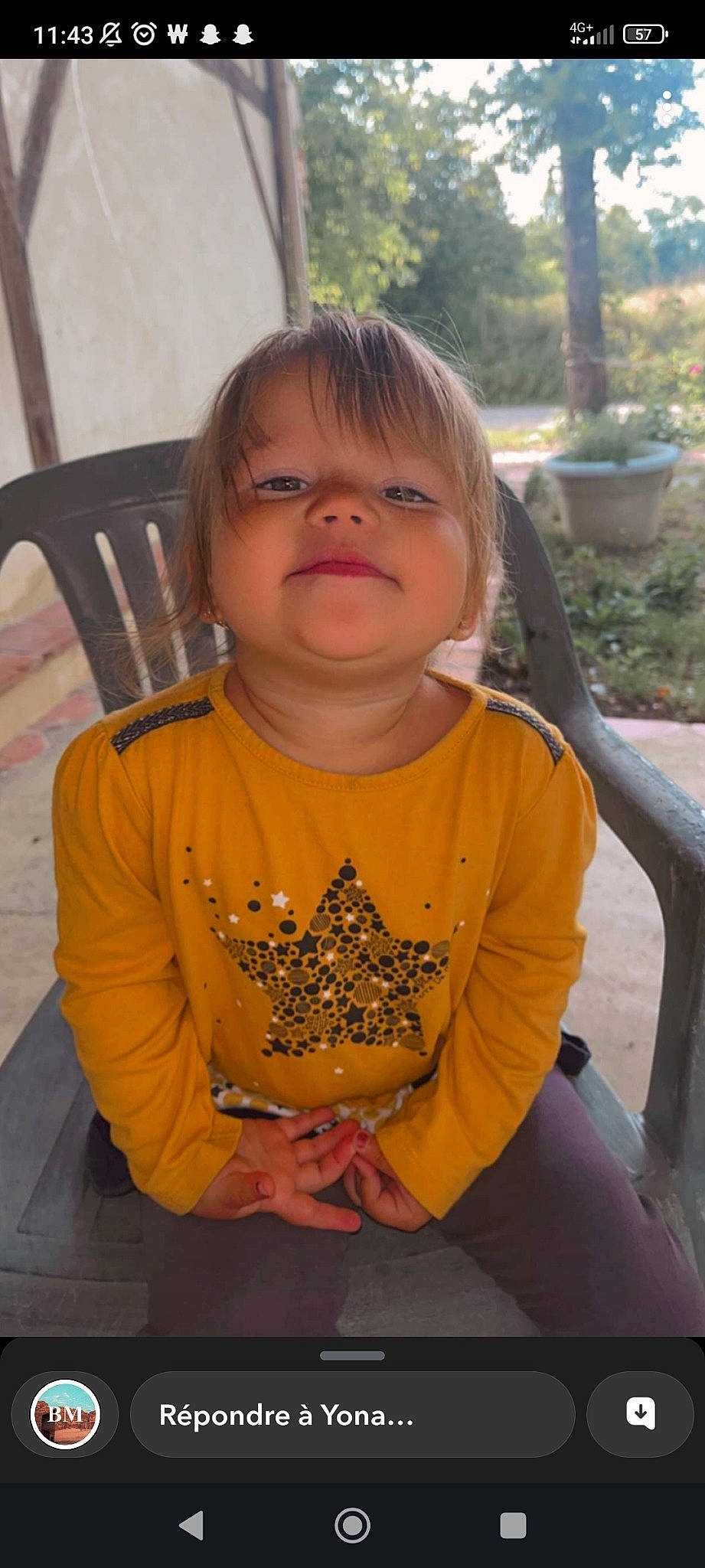 Malia participe au concours pour gagner de l'argent avec cette photo : baby_toddler_clothing, chair, cheek, child, facial_expression, fun, grass, hairstyle, happy, head, iris, leisure, mouth, nose, person, plant, skin, sleeve, smile, toddler