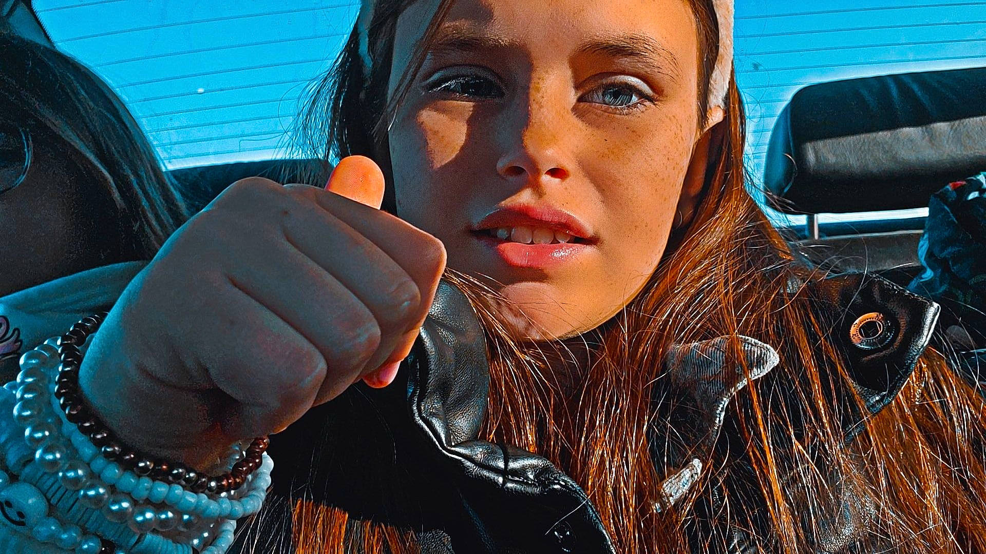 Julianna participe au concours pour gagner de l'argent avec cette photo : black_hair, cool, eye, eyelash, eyewear, finger, flash_photography, forehead, gesture, hair, happy, head, human, jaw, lip, mouth, neck, nose, person, skin