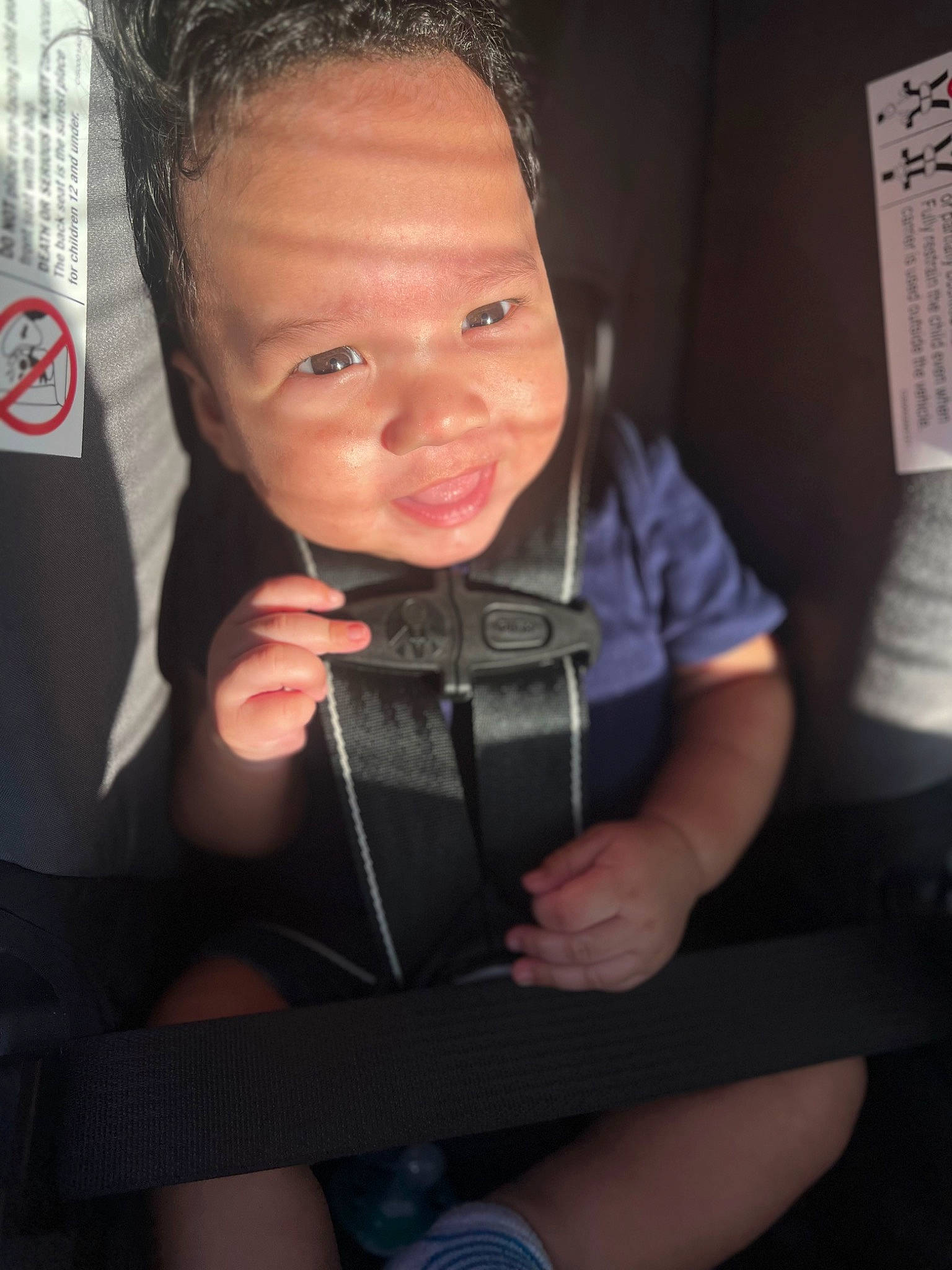 Antonio is registered to the contest to win money with this photo: black_hair, chair, cheek, cool, cornrows, eye, eyebrow, finger, flash_photography, fun, gesture, hairstyle, happy, nail, person, skin, sleeve, smile, t_shirt, thigh