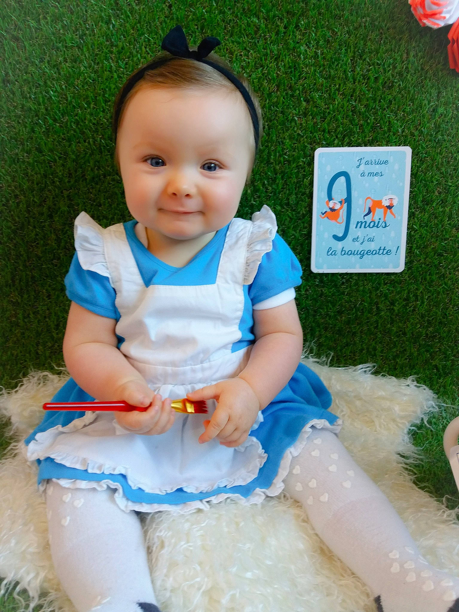 Diane a rejoint le concours — aidez-le/la à gagner de superbes lots ! baby, baby_products, baby_toddler_clothing, child, happy, person, product, sitting, skin, smile, toddler