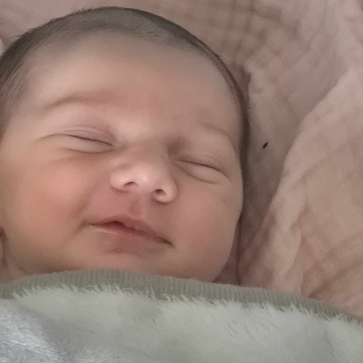 Jade participe au concours pour gagner de l'argent avec cette photo : baby, blanket, child, closeup, comfort, cozy, cute, expression, face, head, indoor, infant, newborn, peaceful, portrait, resting, skin, sleeping, soft, tender