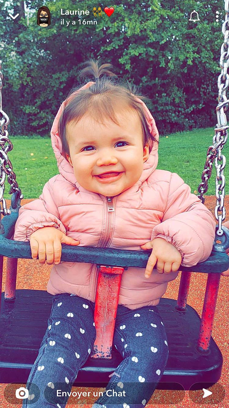 Cléa participe au concours pour gagner de l'argent avec cette photo : baby, baby_toddler_clothing, cheek, child, face, fun, grass, hand, happy, human_body, joy, leisure, people_in_nature, person, photograph, pink, skin, sleeve, smile, swing