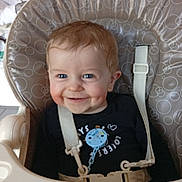 Thélio participe au concours pour gagner de l'argent avec cette photo : baby, high_chair, smile, blue_eyes, strap, pacifier_clip, dimple, face, child, infant, cute, indoors, person, seat, pattern, clothing, happy, young, portrait, baby_boy