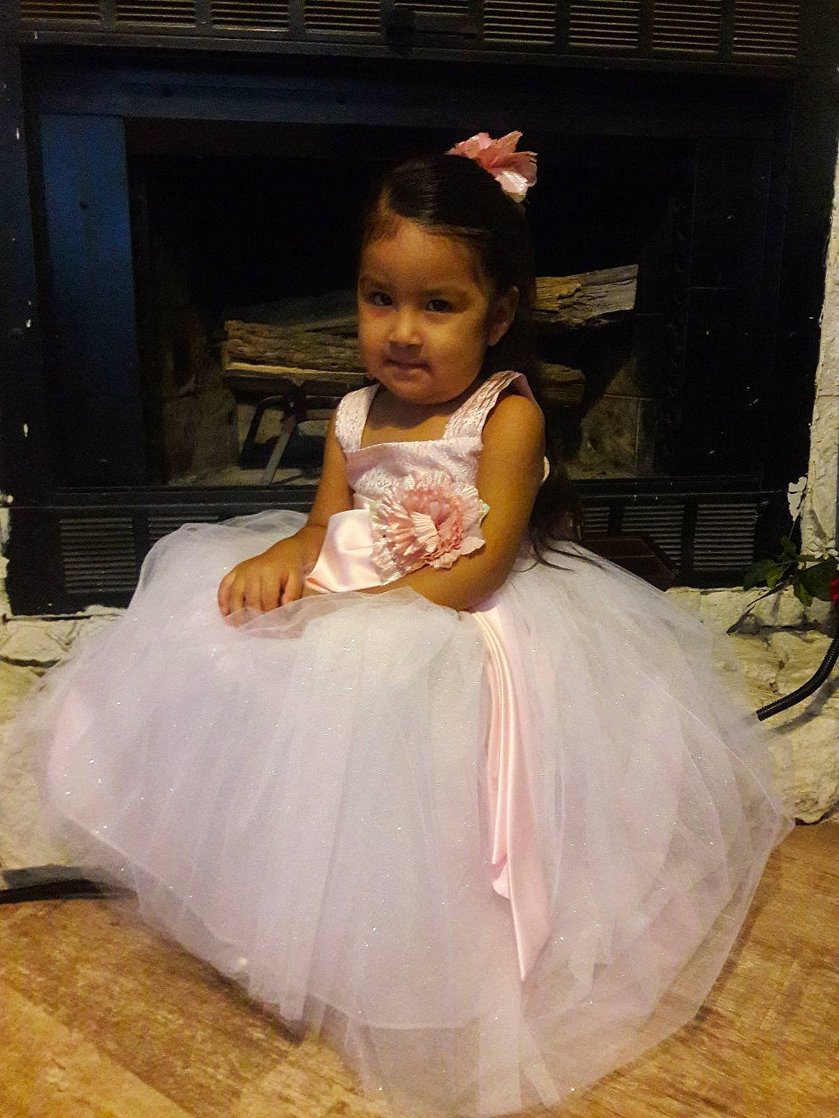 Yamilet Hernandez is registered to the contest to win money with this photo: