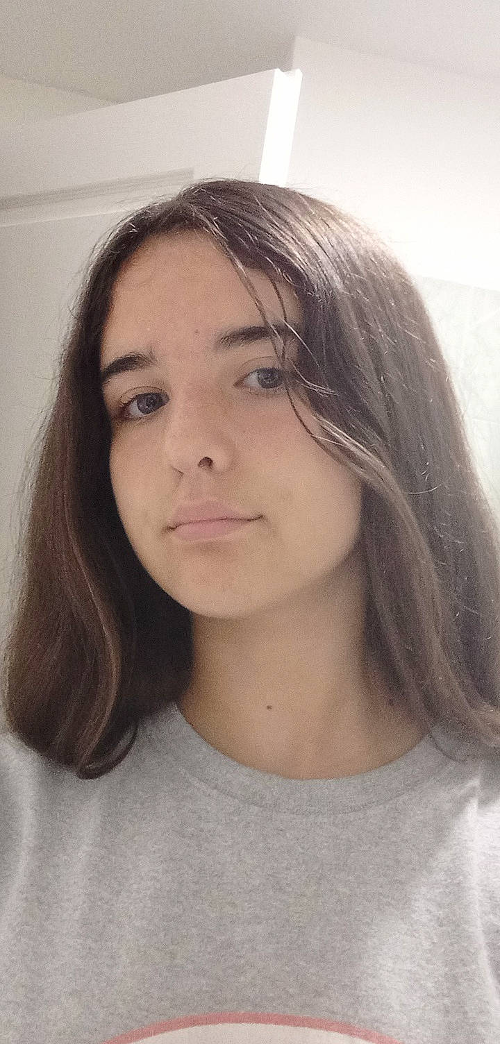 Abygaelle a rejoint le concours — aidez-le/la à gagner de superbes lots ! cheek, chin, eye, eyebrow, eyelash, face, flash_photography, forehead, hair, hairstyle, head, iris, jaw, layered_hair, lip, mouth, neck, nose, person, shoulder