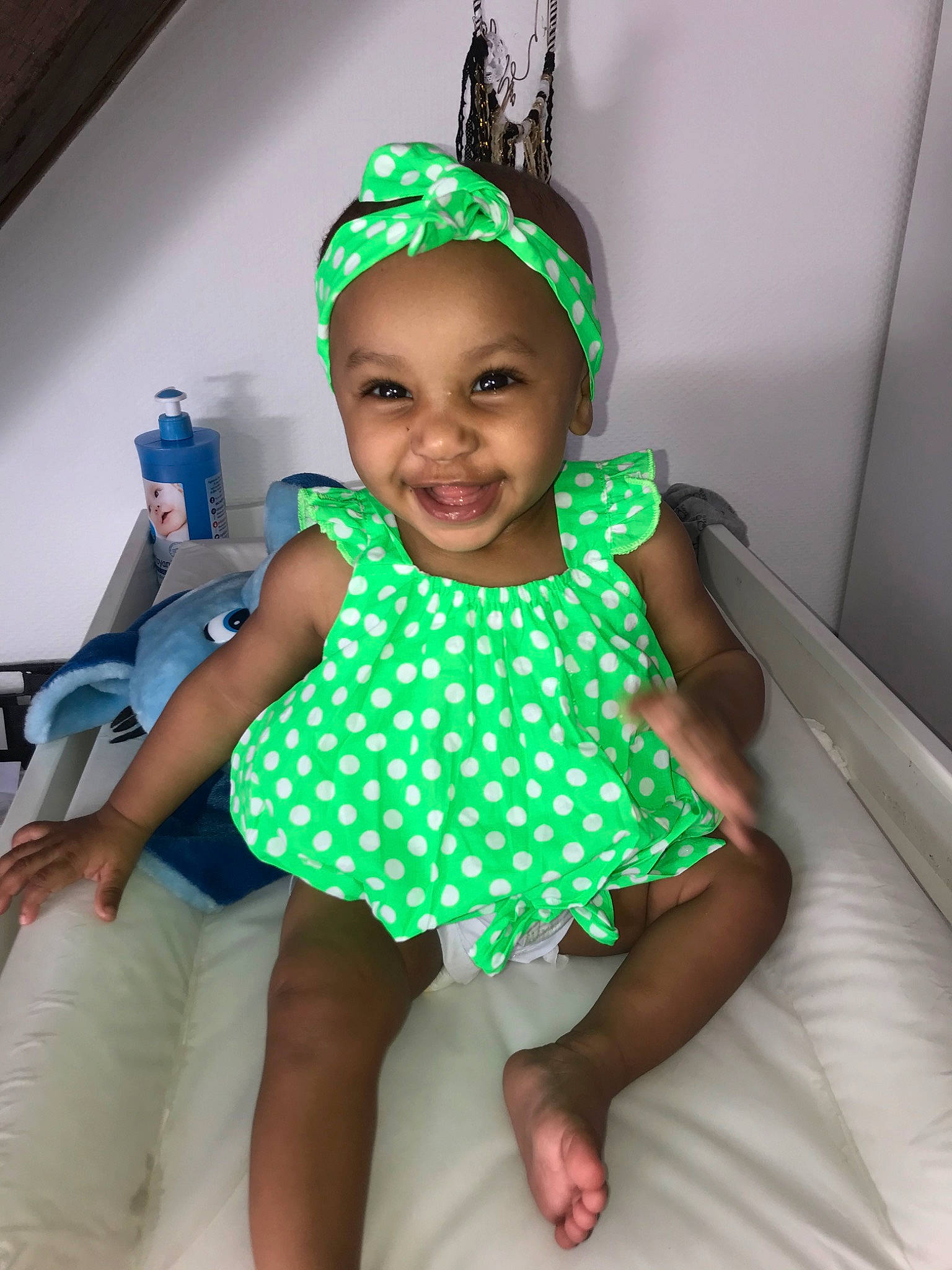 Fanta participe au concours pour gagner de l'argent avec cette photo : baby, baby_toddler_clothing, child, clothing, costume, costume_accessory, design, dress, ear, fashion_accessory, green, hair_accessory, headband, headgear, headpiece, headwear, joy, pattern, person, polka_dot