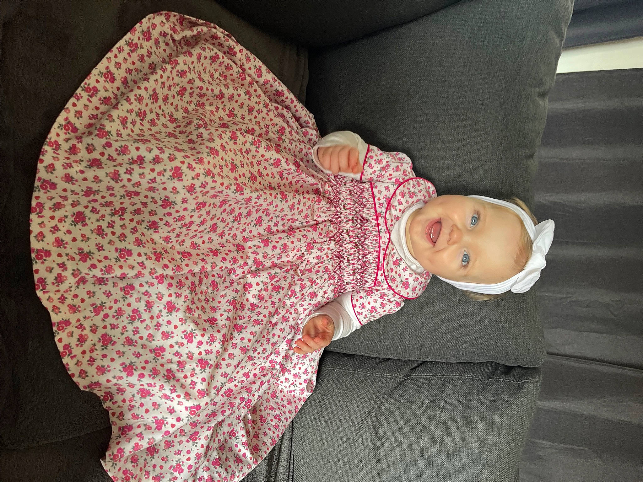 Rose a rejoint le concours — aidez-le/la à gagner de superbes lots ! baby, baby_products, baby_toddler_clothing, bedding, child, comfort, craft, fashion_accessory, hat, headgear, linens, magenta, pattern, person, room, sitting, sleeve, textile, toddler, woolen