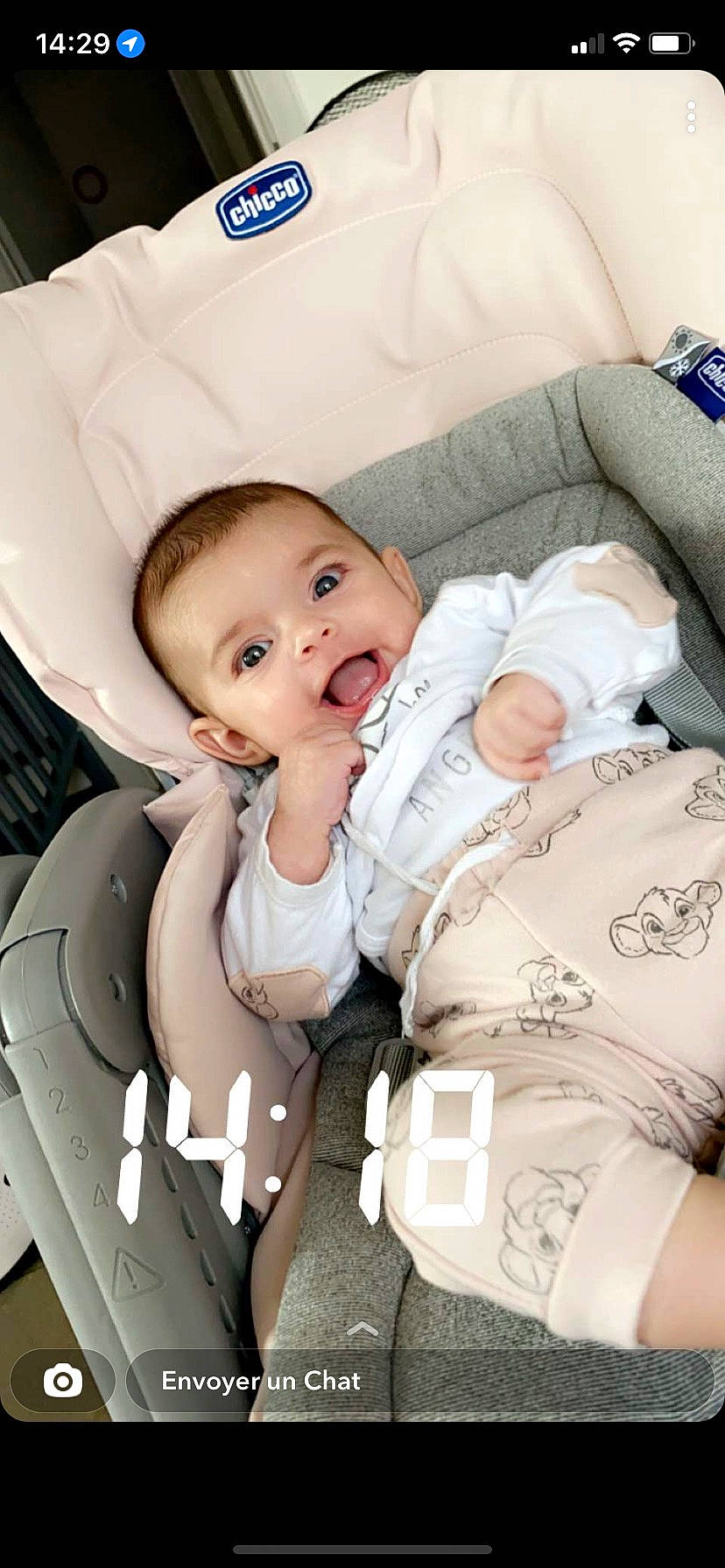 Lyana a rejoint le concours — aidez-le/la à gagner de superbes lots ! baby, baby_carriage, baby_products, baby_sleeping, baby_toddler_clothing, car_seat, child, comfort, fashion_accessory, flash_photography, fur, gesture, happy, linens, person, product, sitting, sleeve, smile, textile