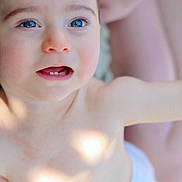 Pablo a rejoint le concours — aidez-le/la à gagner de superbes lots ! baby, child, blue_eyes, teeth, skin, arm, close_up, expression, natural_light, soft_focus, infant, cute, happy, portrait, diaper, person, young, face, smile, outdoor