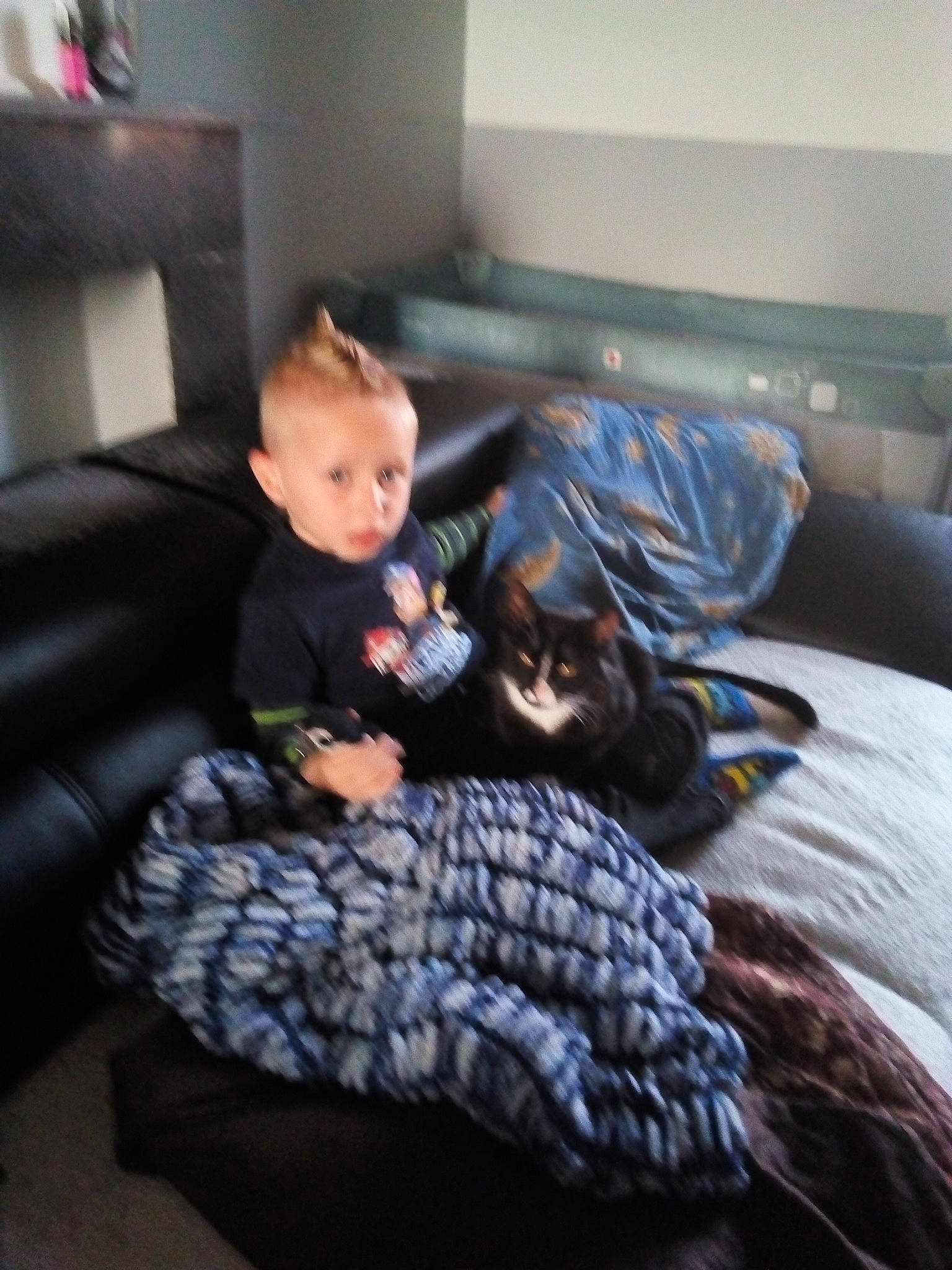 Bryan participe au concours pour gagner de l'argent avec cette photo : bed, bedding, child, comfort, couch, fun, furniture, person, room, sitting, toddler