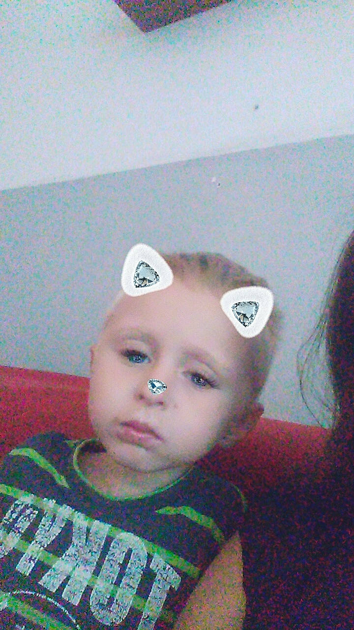 Bryan participe au concours pour gagner de l'argent avec cette photo : child, ear, forehead, head, person