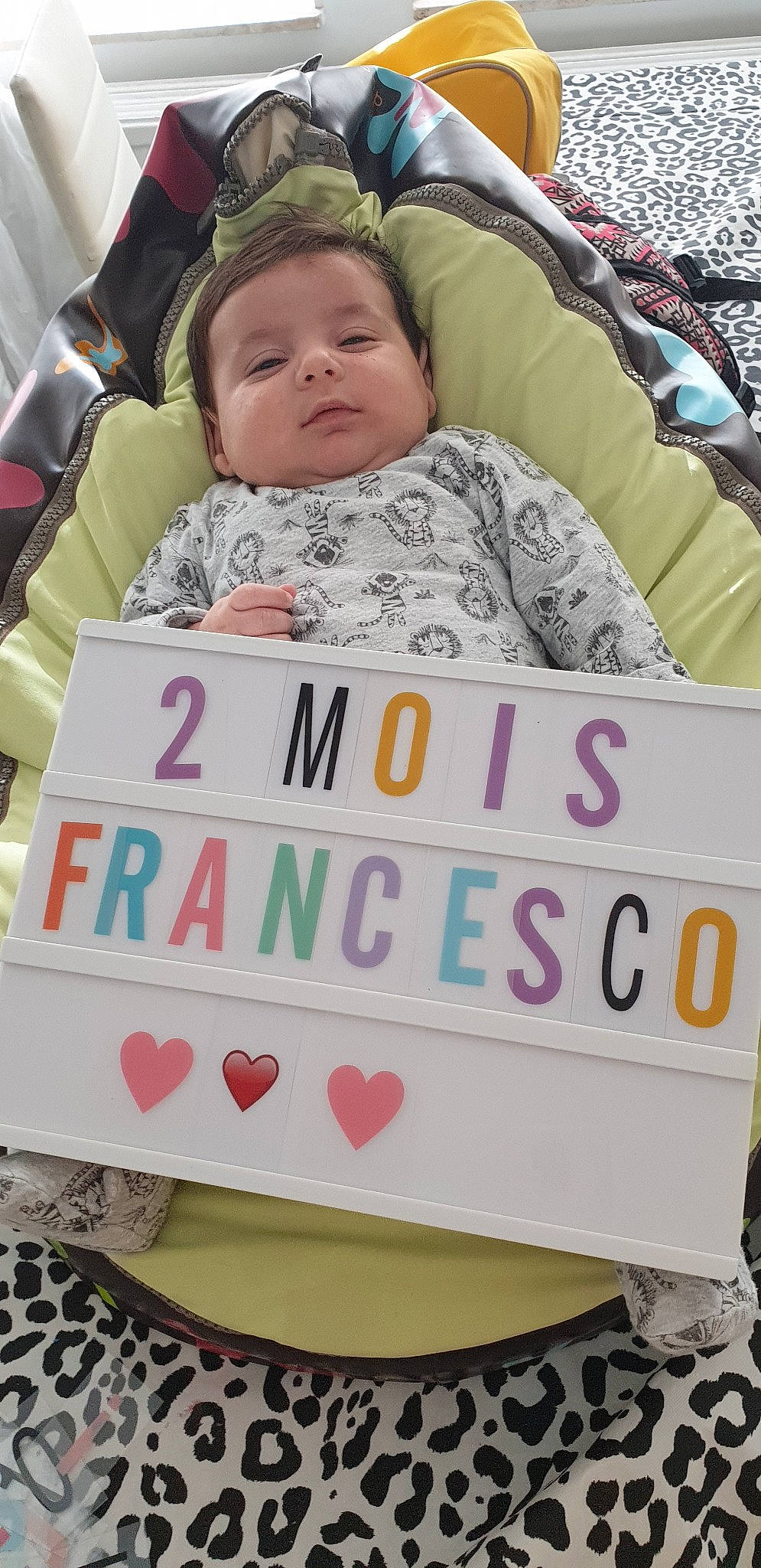 Francesco participe au concours pour gagner de l'argent avec cette photo : child, linens, person, toddler