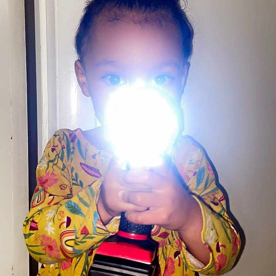 Myla is registered to the contest to win money with this photo: audio_equipment, bag, beard, chest, electric_blue, eyewear, flash_photography, fun, gadget, gesture, hand, jewellery, musical_instrument, neck, necklace, personal_protective_equipment, shoulder, sleeve, t_shirt, vision_care