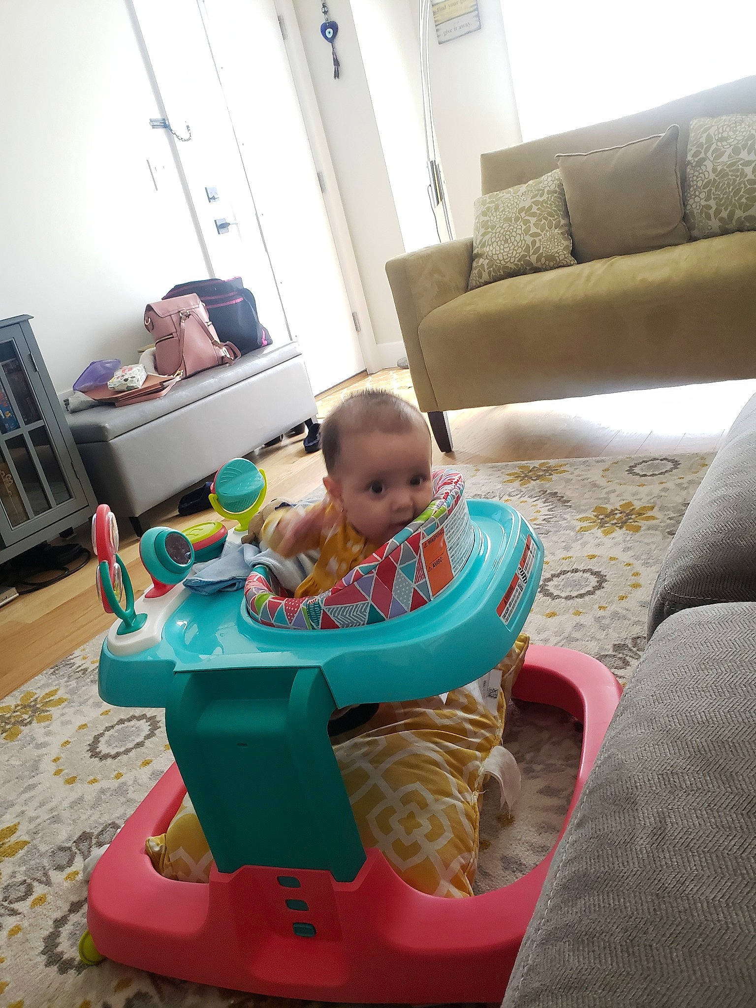 Jjhhh is registered to the contest to win money with this photo: baby, baby_products, chair, child, furniture, person, pink, play, product, room, sitting, toddler, toy, vacation