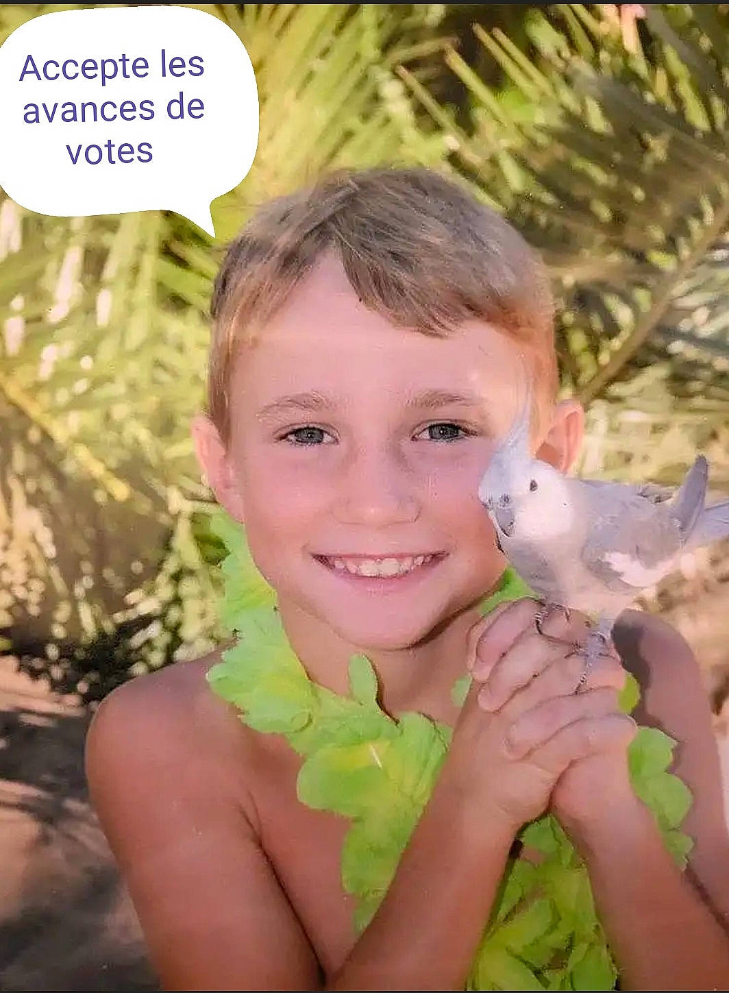 Joey participe au concours pour gagner de l'argent avec cette photo : beauty, child, event, facial_expression, finger, fun, gesture, grass, hand, happy, insect, joy, organism, people_in_nature, person, plant, skin, smile, summer, thumb