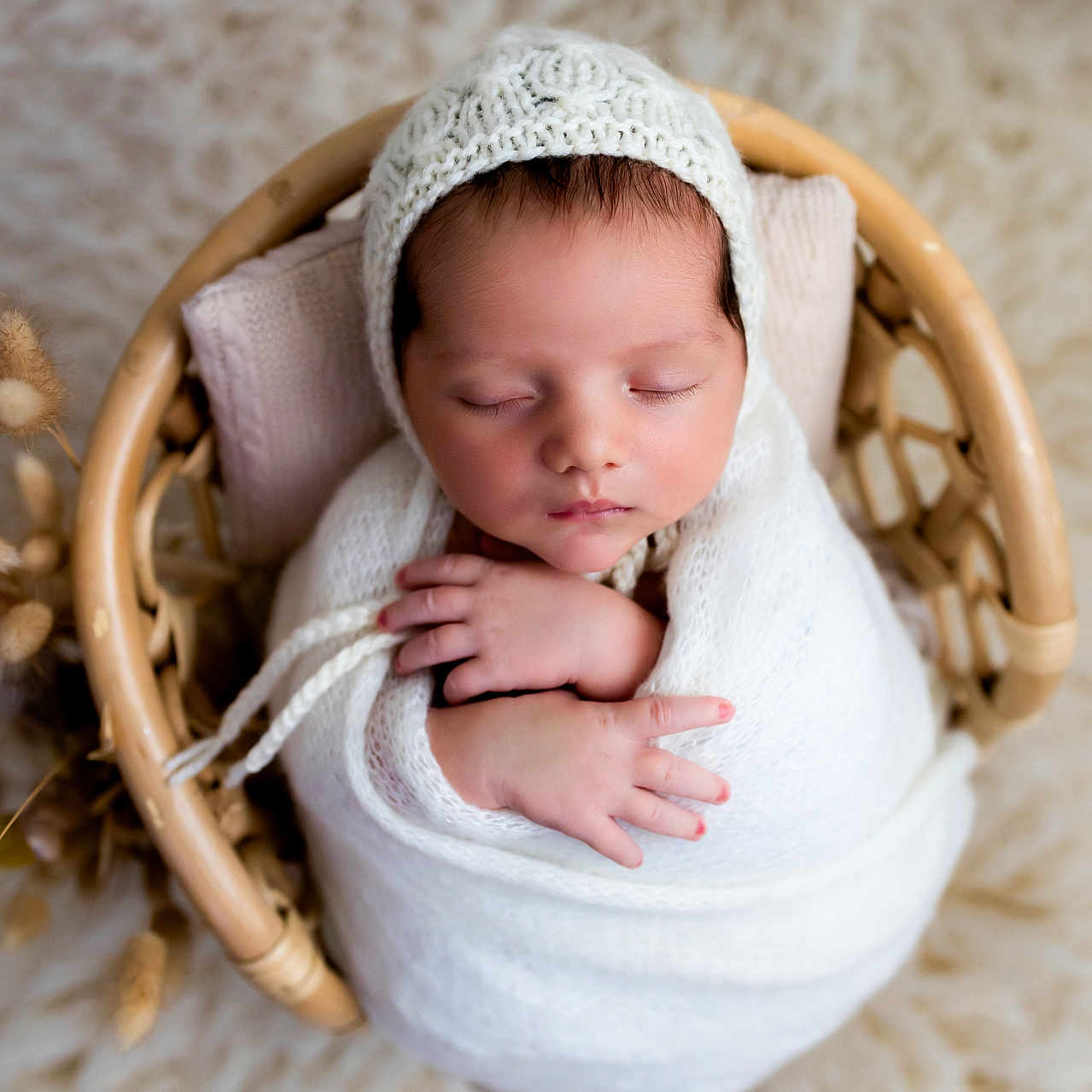 Aaron participe au concours pour gagner de l'argent avec cette photo : baby, basket, blanket, bonnet, closed_eyes, cozy, cushion, cute, hands, indoor, infant, knit, newborn, peaceful, portrait, sleeping, soft, warm, wicker, wrapped