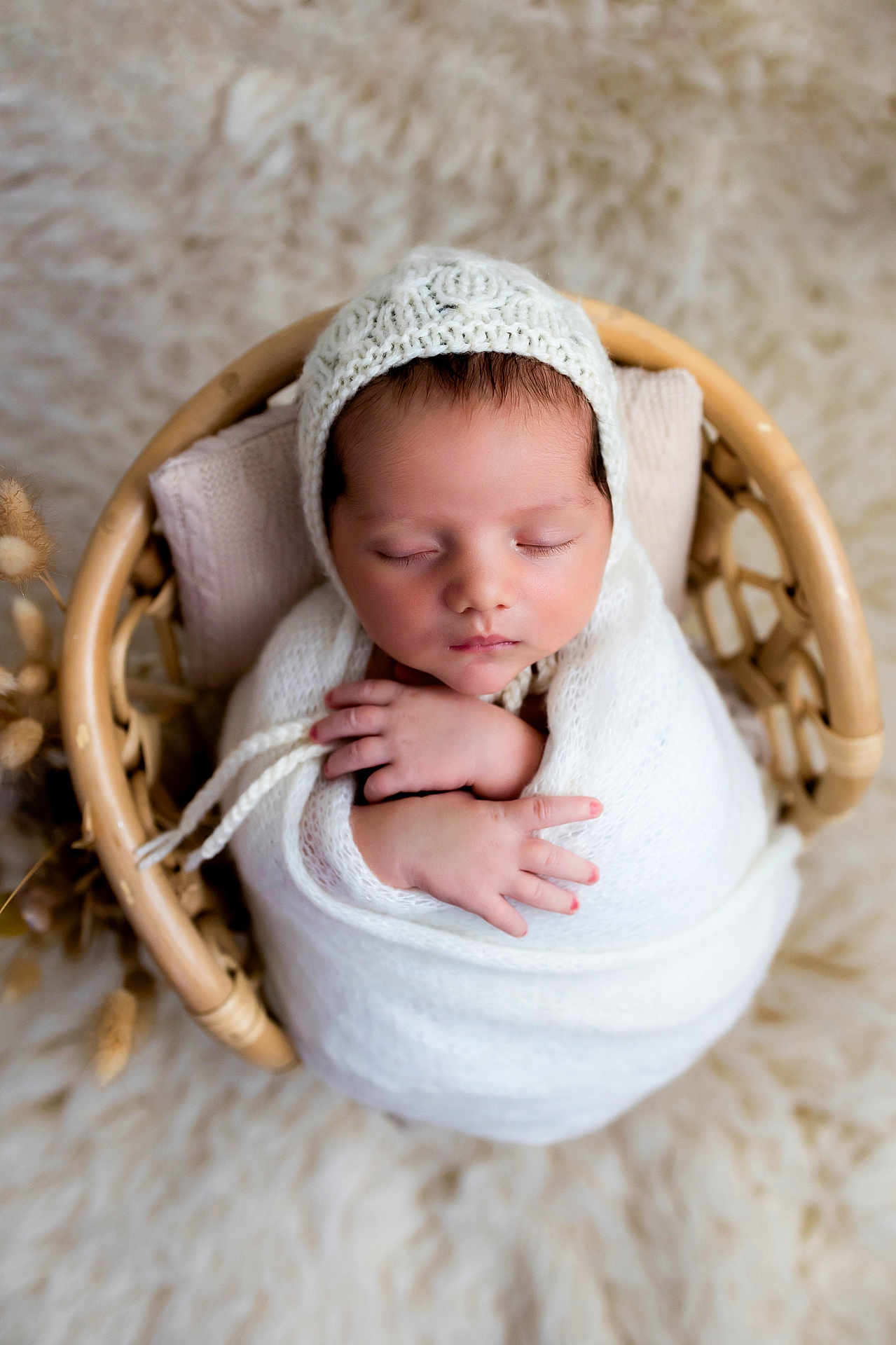 Aaron participe au concours pour gagner de l'argent avec cette photo : newborn, baby, sleeping, wrapped, blanket, knit, bonnet, basket, wicker, cozy, soft, peaceful, infant, cute, hands, closed_eyes, portrait, indoor, warm, cushion