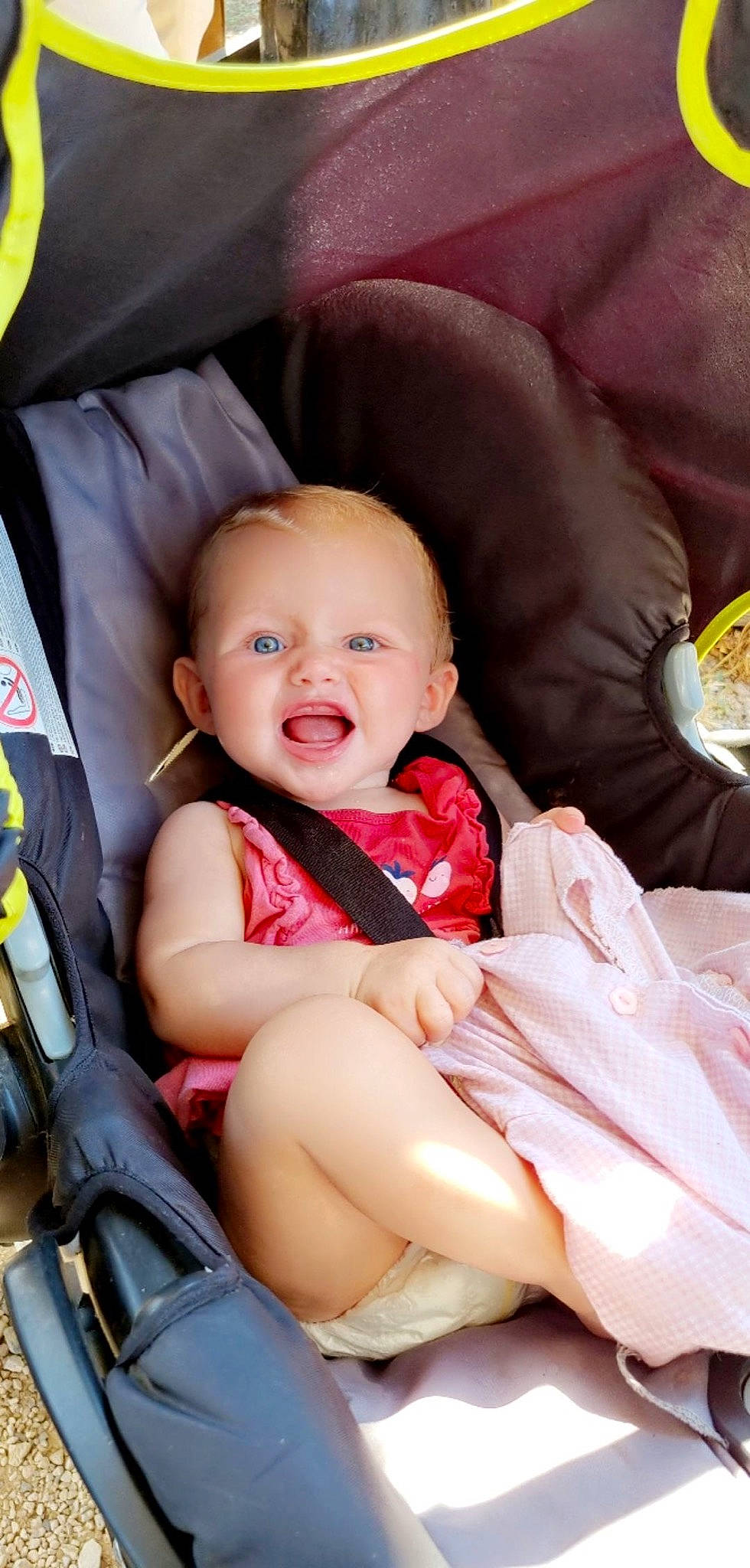 Eloïse participe au concours pour gagner de l'argent avec cette photo : auto_part, baby, baby_carriage, baby_in_car_seat, baby_products, baby_toddler_clothing, car_seat, cheek, child, comfort, eye, happy, human_leg, person, pink, seat_belt, sitting, skin, smile, thigh