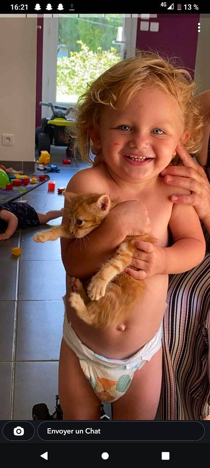 Elenna participe au concours pour gagner de l'argent avec cette photo : abdomen, blond, chest, child, fawn, finger, fun, gesture, hairstyle, hand, happy, head, human_leg, joint, joy, person, skin, smile, thigh, thumb