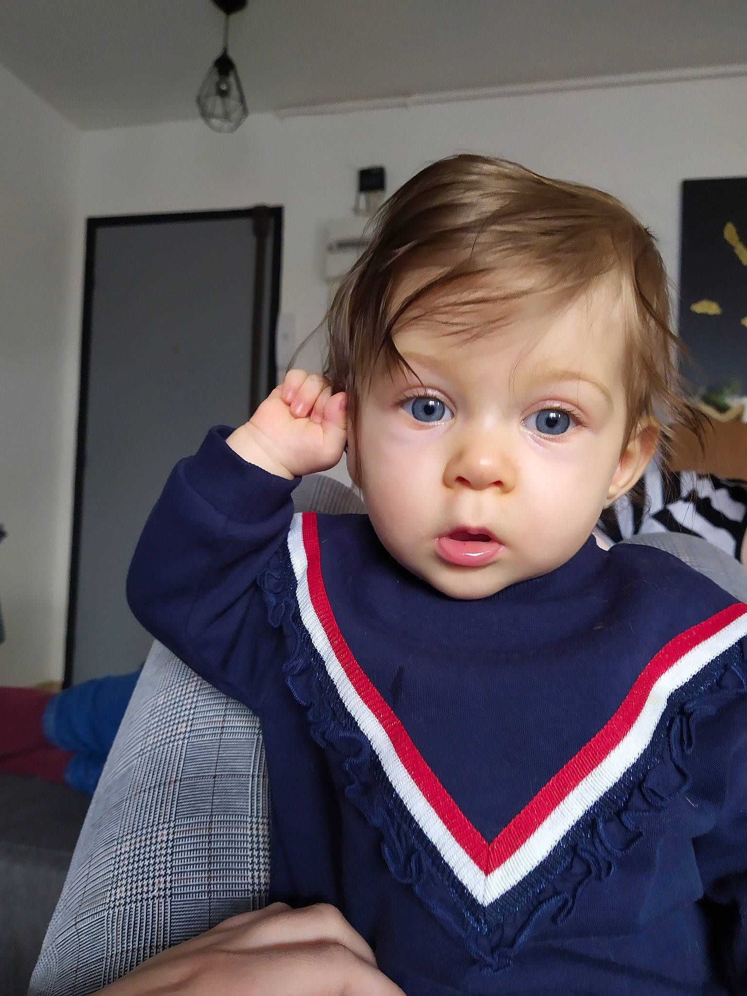 Taïna participe au concours pour gagner de l'argent avec cette photo : baby, cheek, child, face, person, surprise, toddler