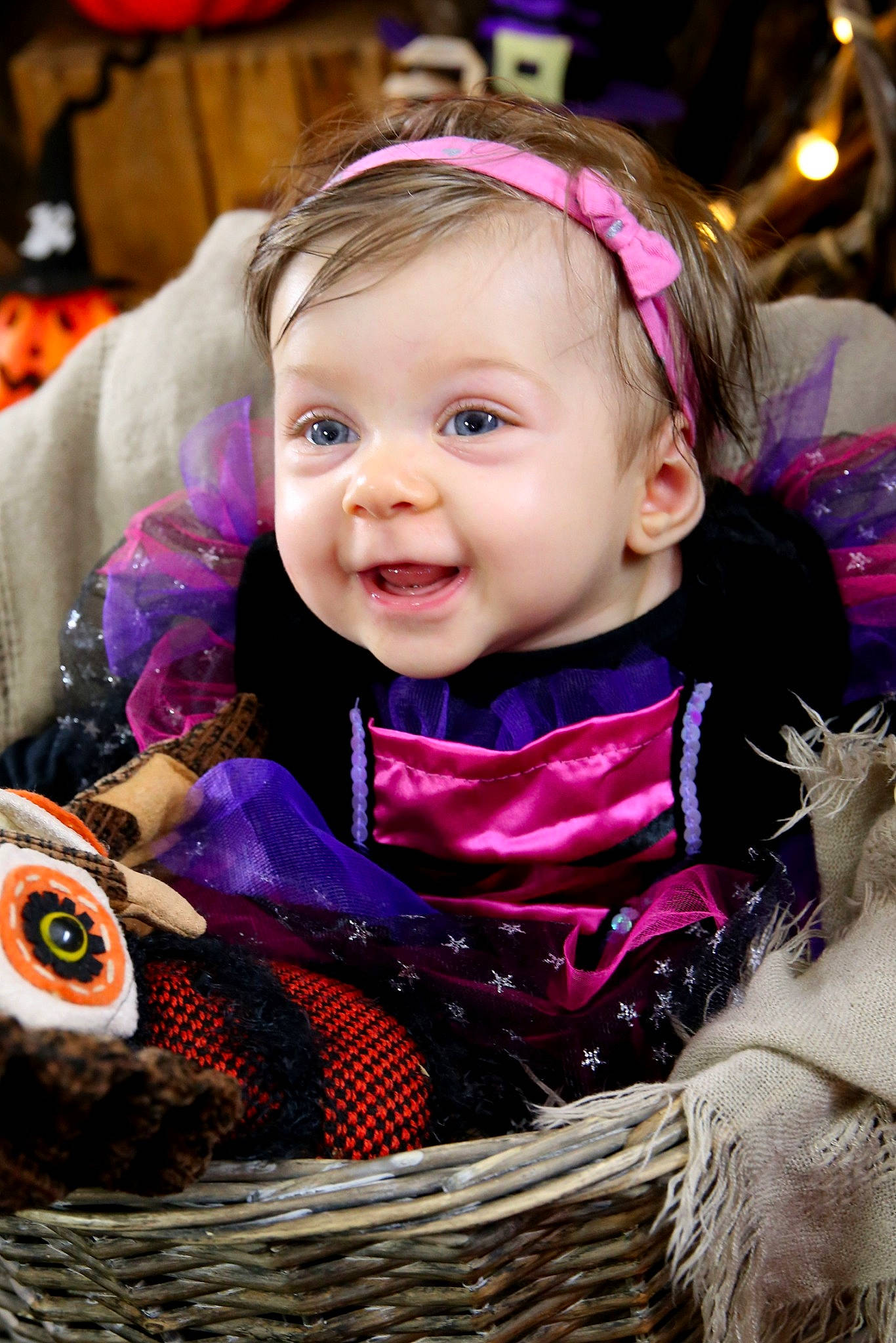 Taïna participe au concours pour gagner de l'argent avec cette photo : baby, baby_products, basket, cheek, child, christmas, iris, joy, person, photography, product, smile, toddler