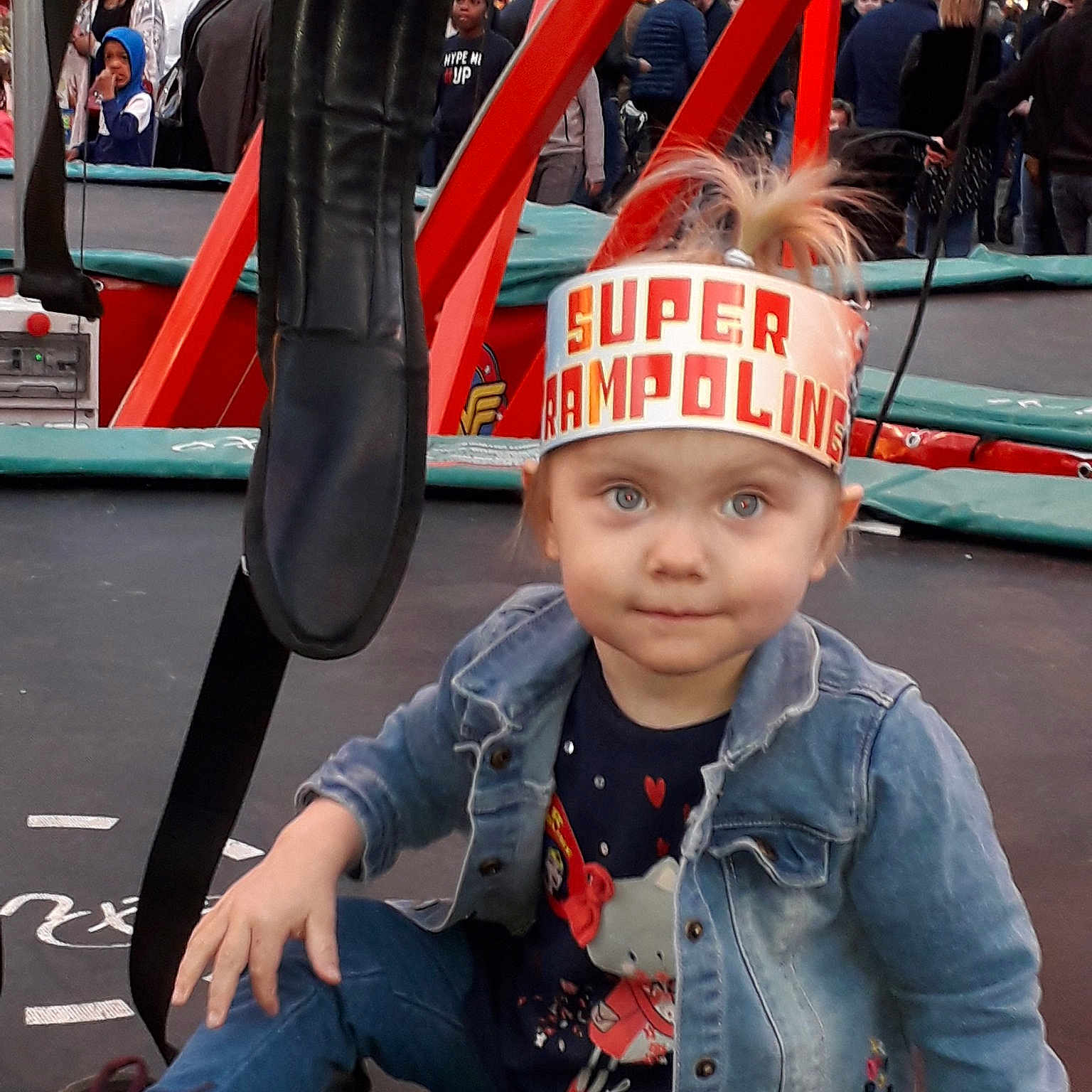 Iliana a rejoint le concours — aidez-le/la à gagner de superbes lots ! headwear, jeans, person