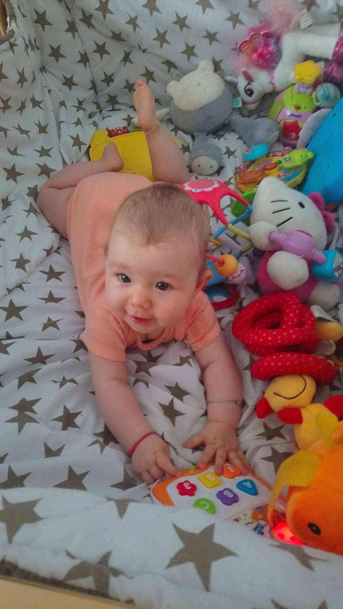 Oxana a rejoint le concours — aidez-le/la à gagner de superbes lots ! baby, baby_products, baby_toys, child, person, play, product, stuffed_toy, toddler, toy