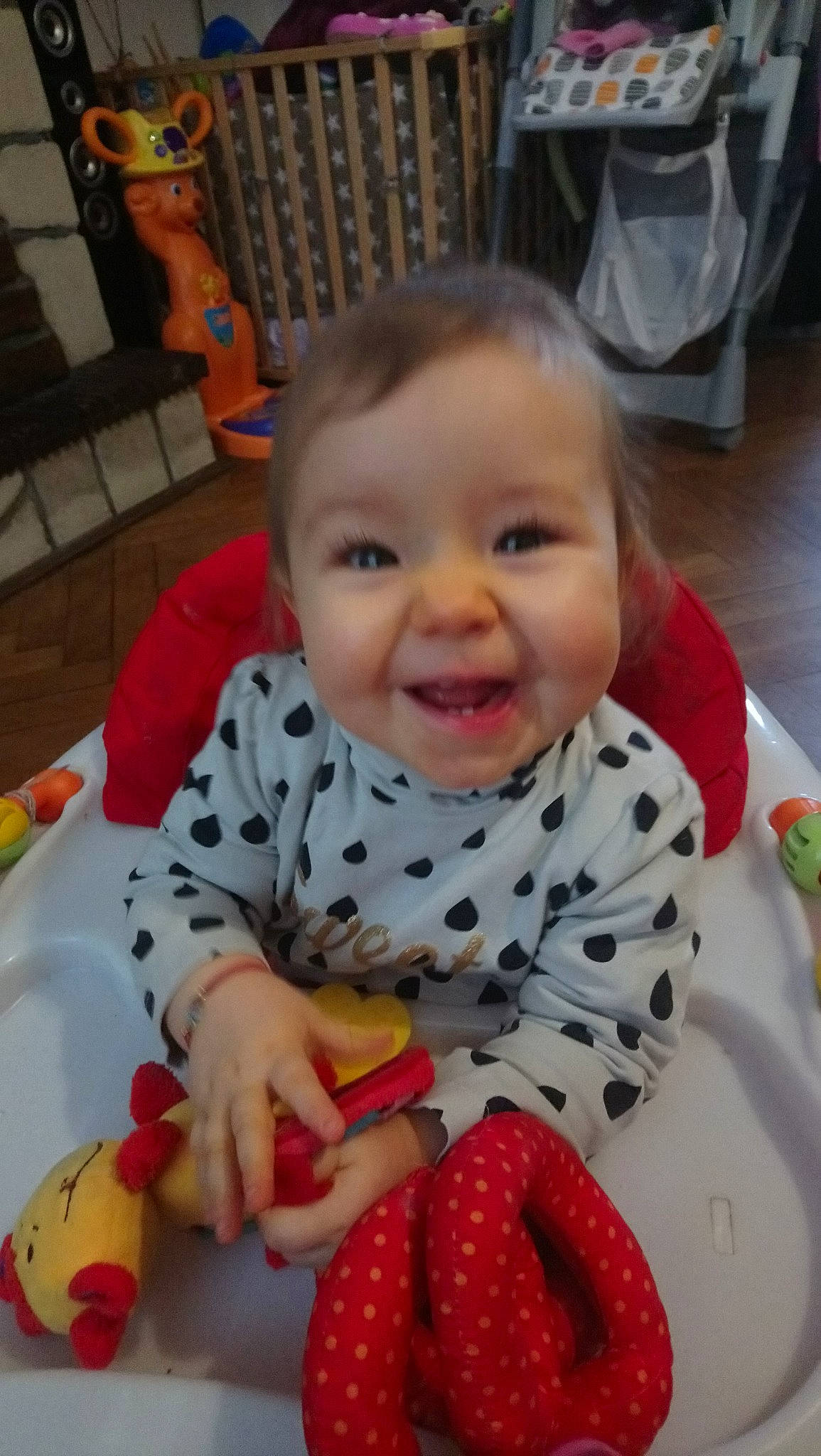 Oxana participe au concours pour gagner de l'argent avec cette photo : baby, baby_products, cheek, child, head, joy, person, play, sitting, skin, smile, toddler