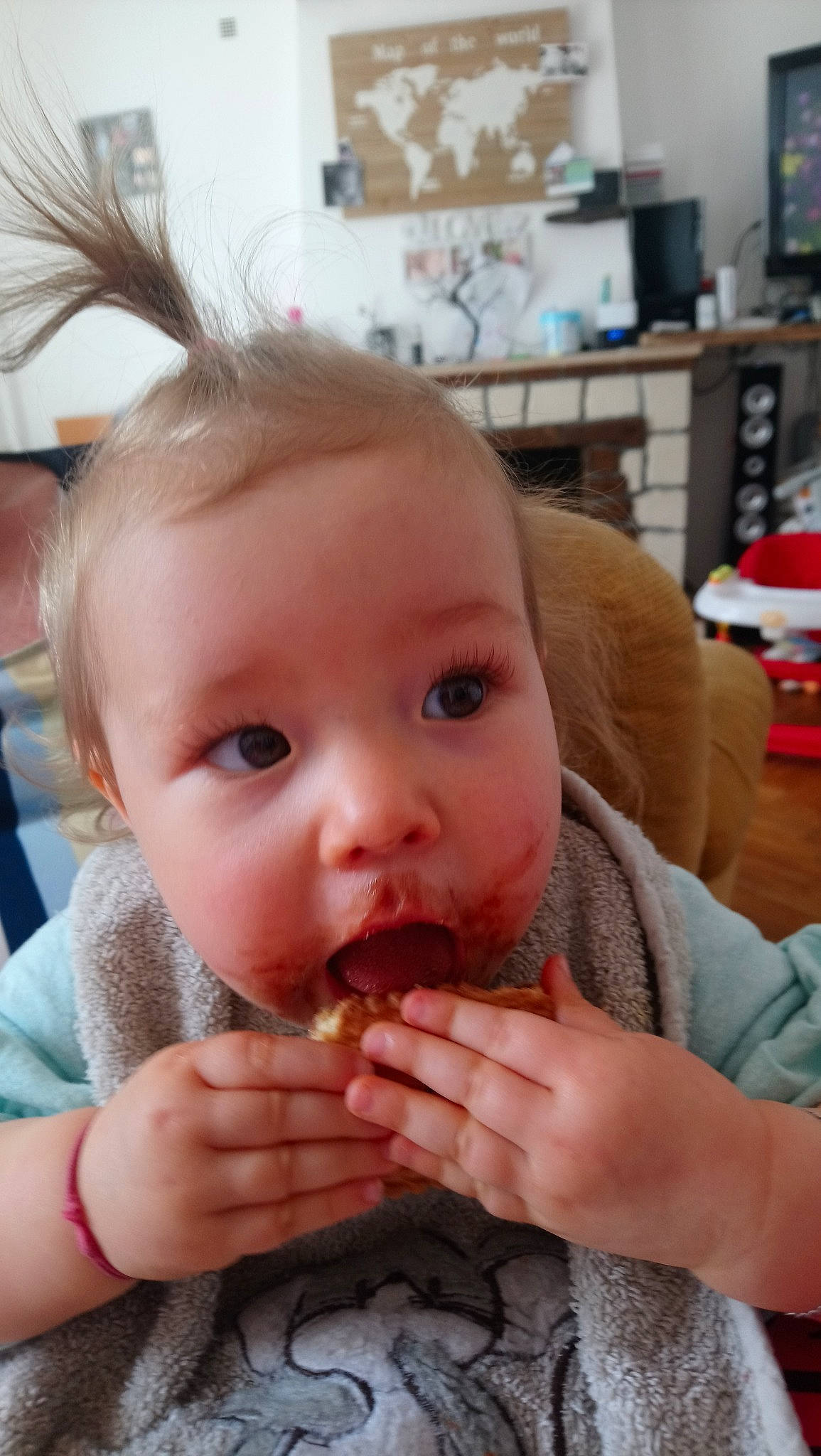 Oxana participe au concours pour gagner de l'argent avec cette photo : baby, cheek, child, eating, finger, mouth, nose, person, thumb, toddler