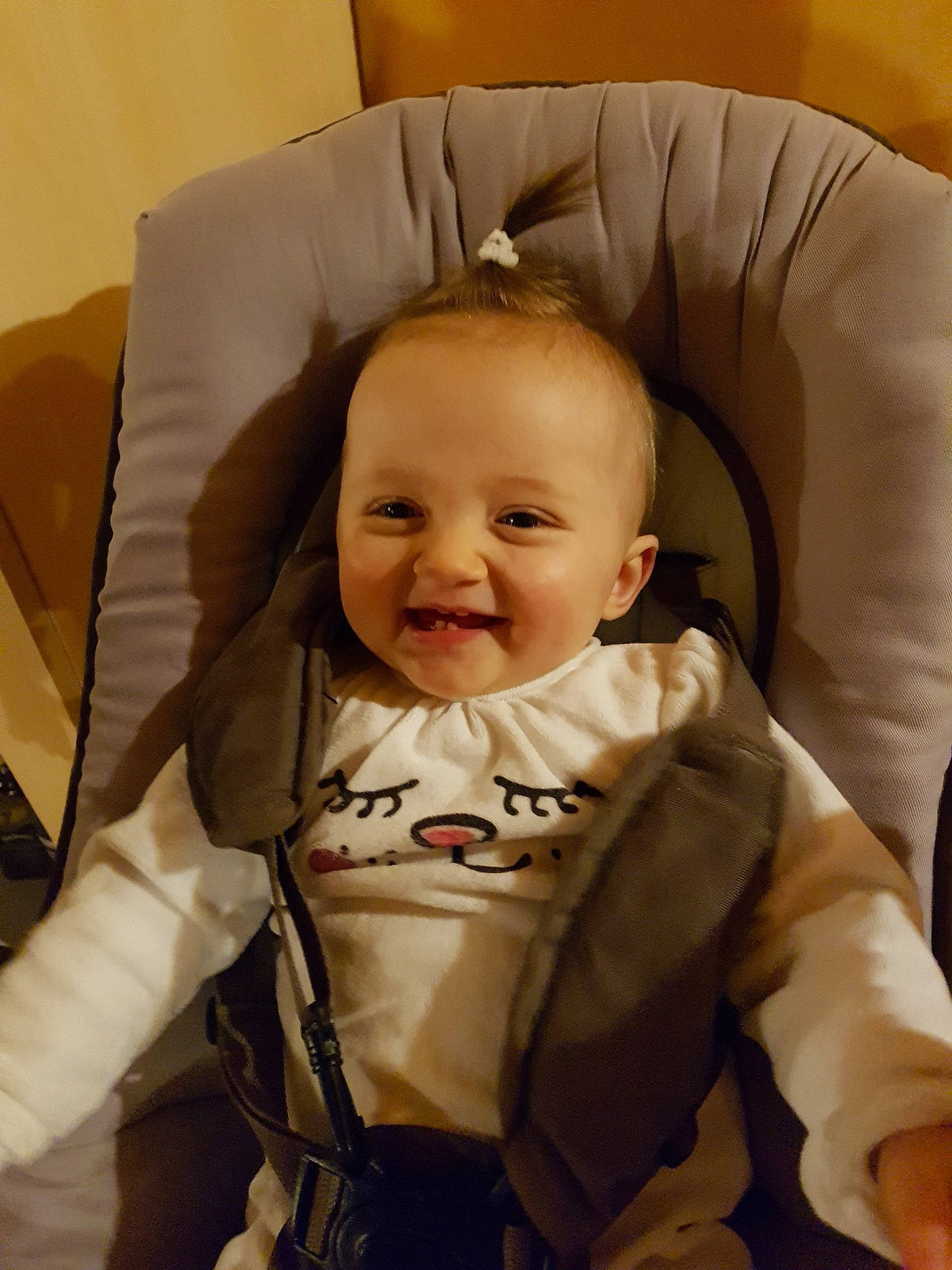 Eliana a rejoint le concours — aidez-le/la à gagner de superbes lots ! baby_products, child, day, ear, eye, girl, infant, joy, person, product, sitting, skin, smile, textile, toddler