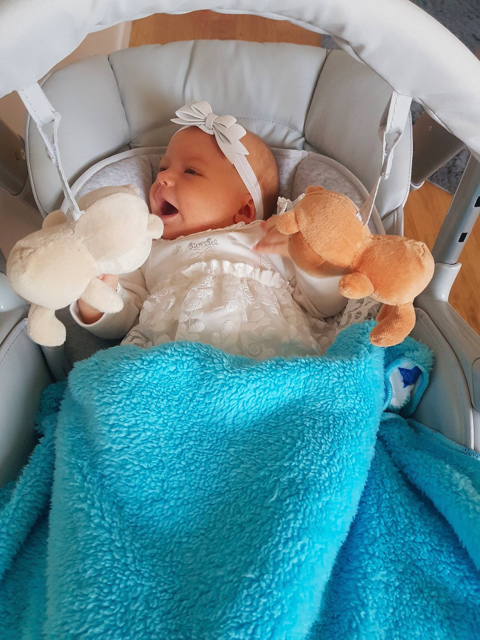 Sophie participe au concours pour gagner de l'argent avec cette photo : baby, baby_products, birth, child, childbirth, headwear, person, product, room, skin, toddler