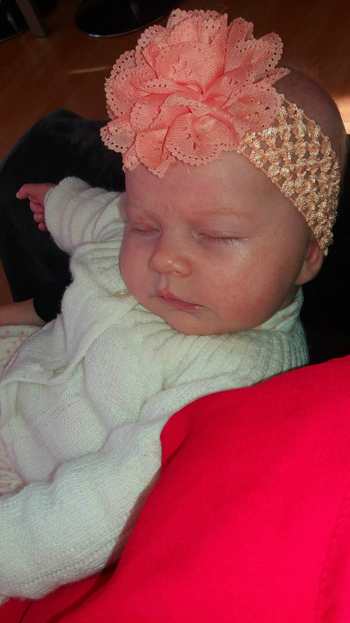 Ylana participe au concours pour gagner de l'argent avec cette photo : baby, cheek, child, fashion_accessory, hair_accessory, head, headband, headgear, knitting, lip, nose, person, pink, skin, toddler