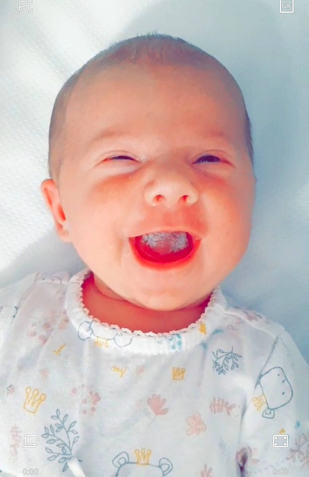 Elisa participe au concours pour gagner de l'argent avec cette photo : baby, baby_laughing, baby_making_funny_faces, cheek, child, chin, face, facial_expression, forehead, happy, head, laugh, lip, mouth, nose, person, pink, skin, smile, toddler