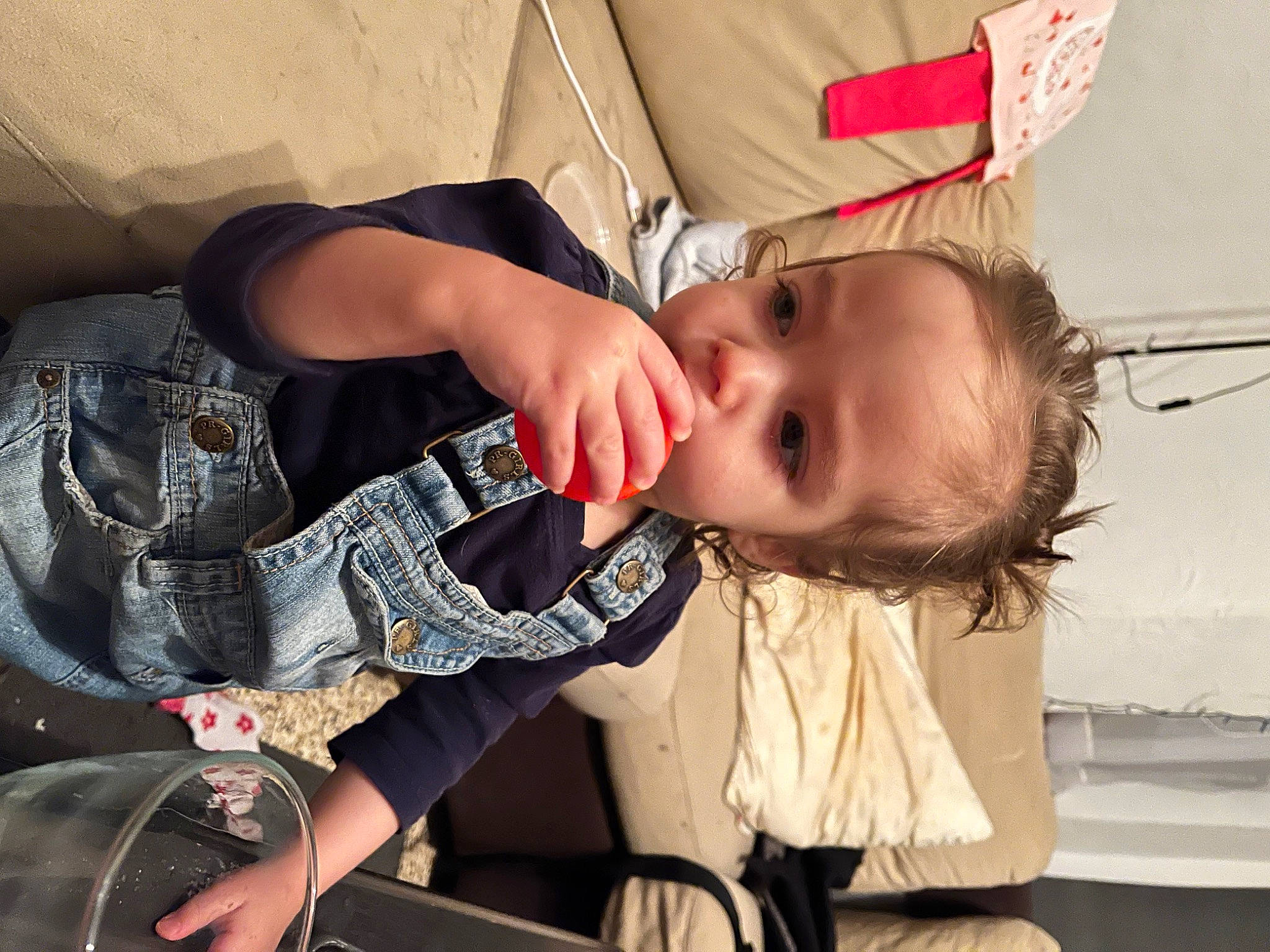 Rose a rejoint le concours — aidez-le/la à gagner de superbes lots ! baby, baby_carriage, baby_products, baby_toddler_clothing, chest, child, comfort, elbow, eyelash, fashion_accessory, fun, hairstyle, happy, jewellery, joint, nail, pattern, person, sitting, skin