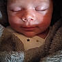 Auguste a rejoint le concours — aidez-le/la à gagner de superbes lots ! baby, sleeping, blanket, face, infant, cozy, soft, smile, child, newborn, wrapped, cute, peaceful, portrait, young, warm, resting, comfort, clothing, head