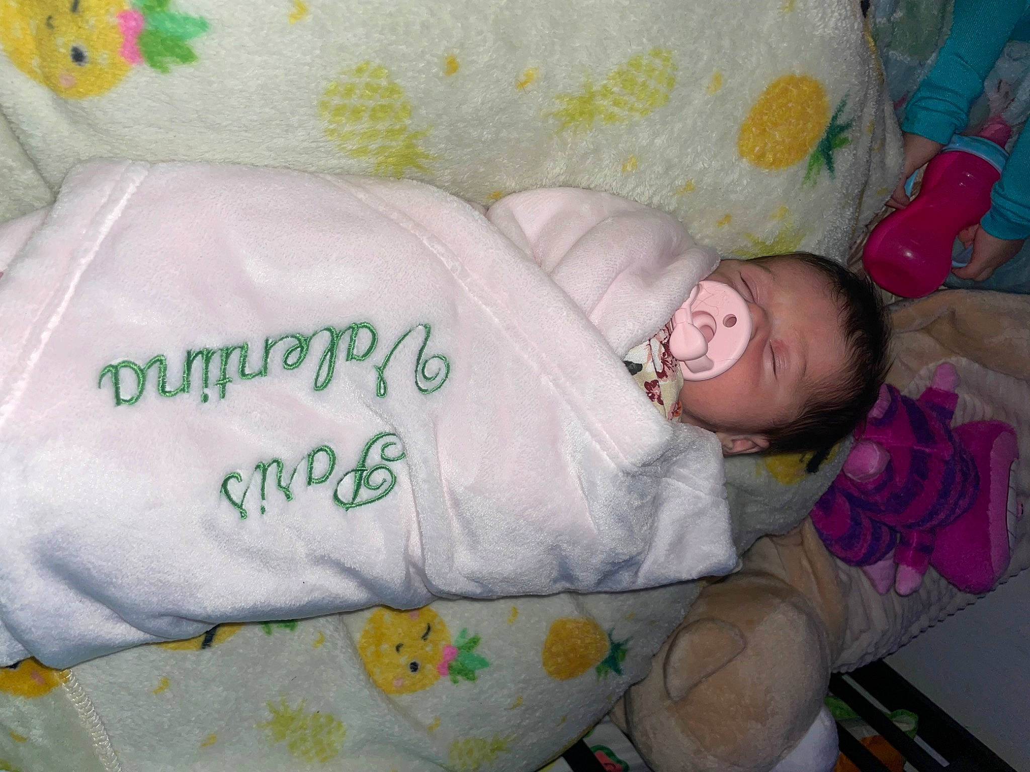 Paris is registered to the contest to win money with this photo: baby, baby_products, baby_sleeping, baby_toddler_clothing, bedding, bedtime, child, comfort, couch, linens, nap, person, room, sleep, toddler